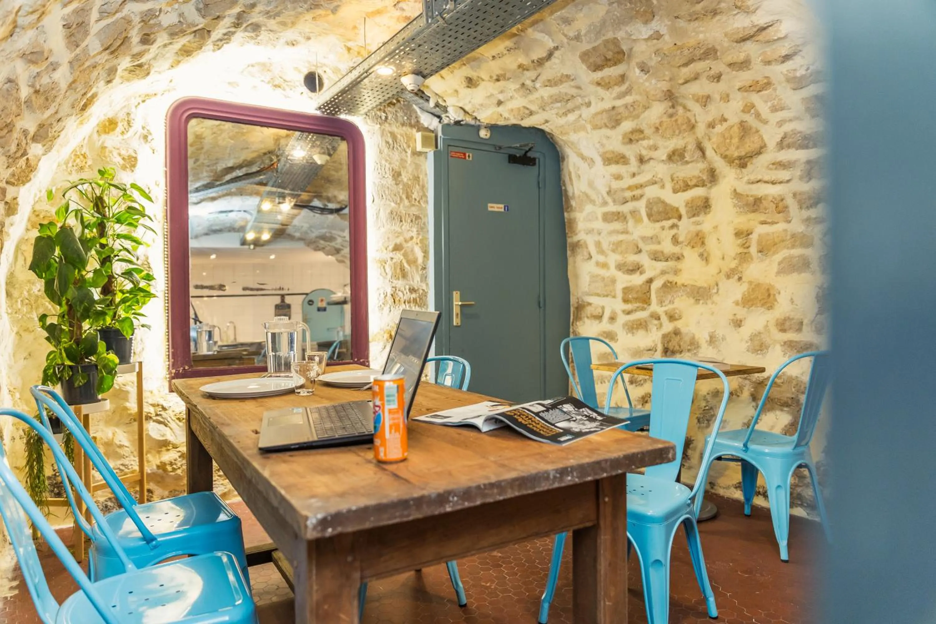 Seating area in Young and Happy Latin Quarter by Hiphophostels