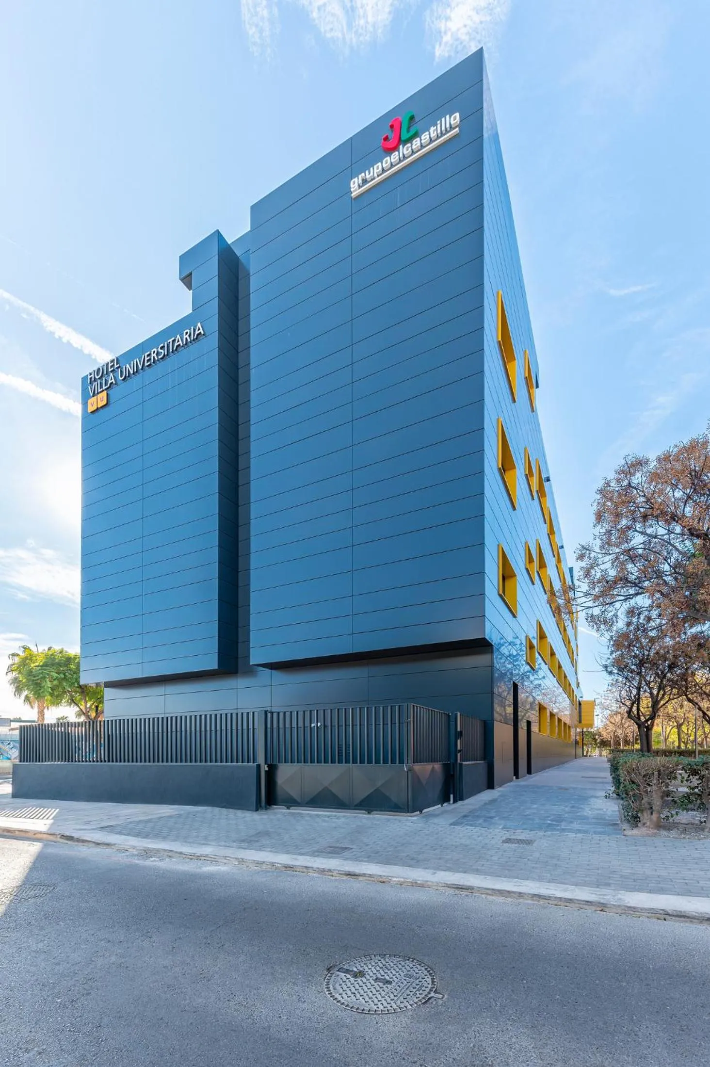 Property building in Hotel Villa Universitaria