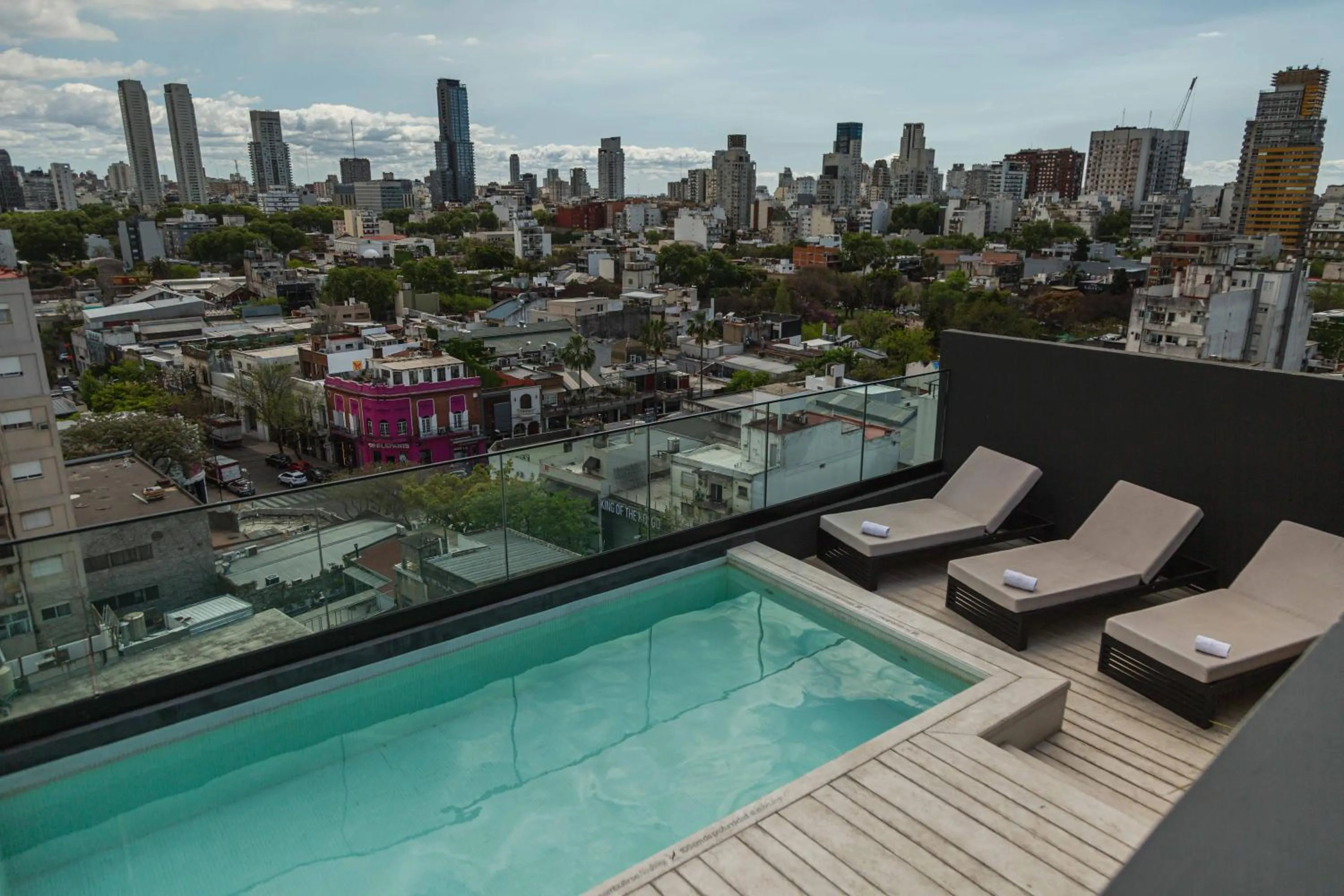 Swimming pool in Milenia Soho by iPPA