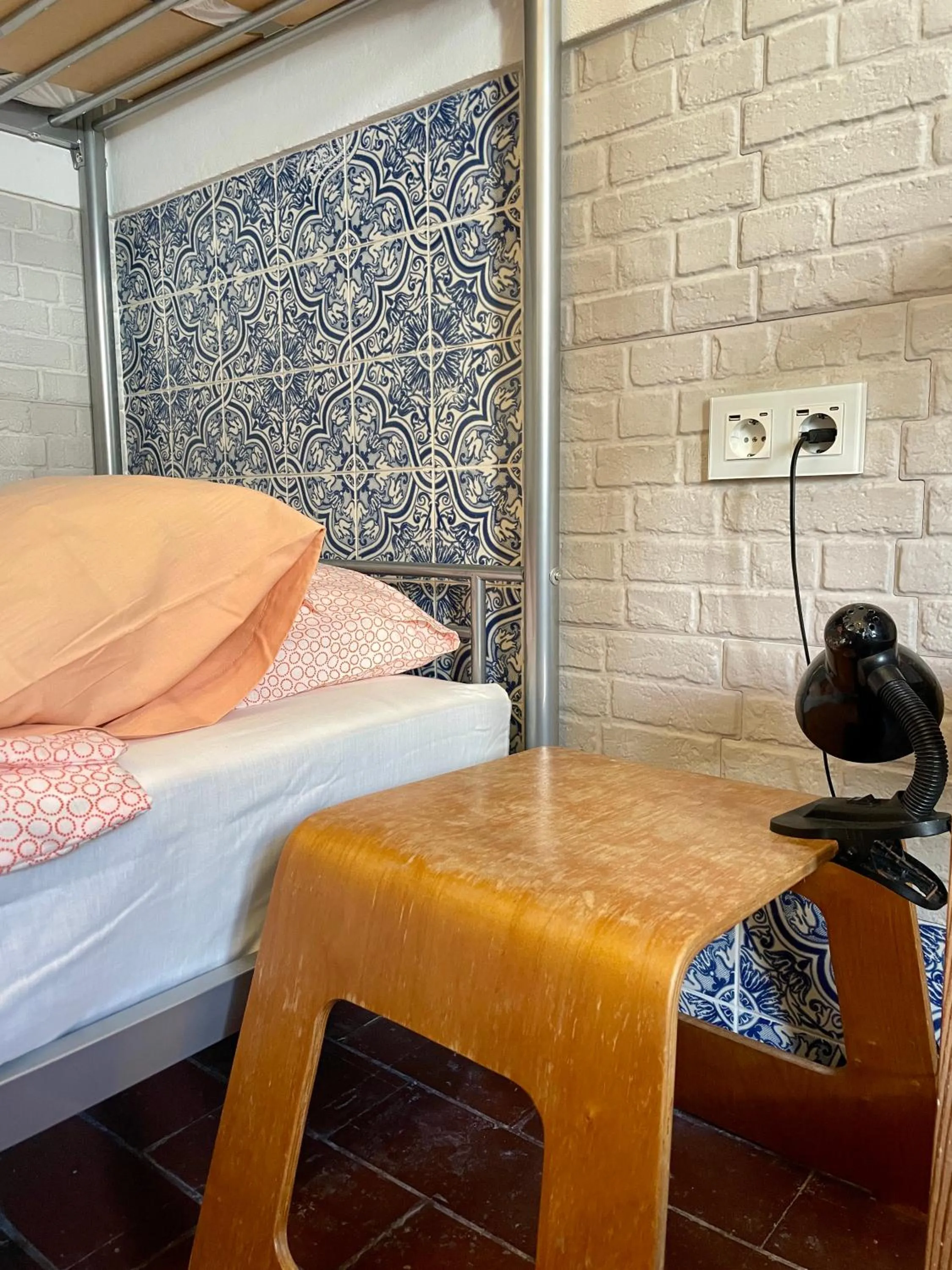 Bed in Native Surfhouse
