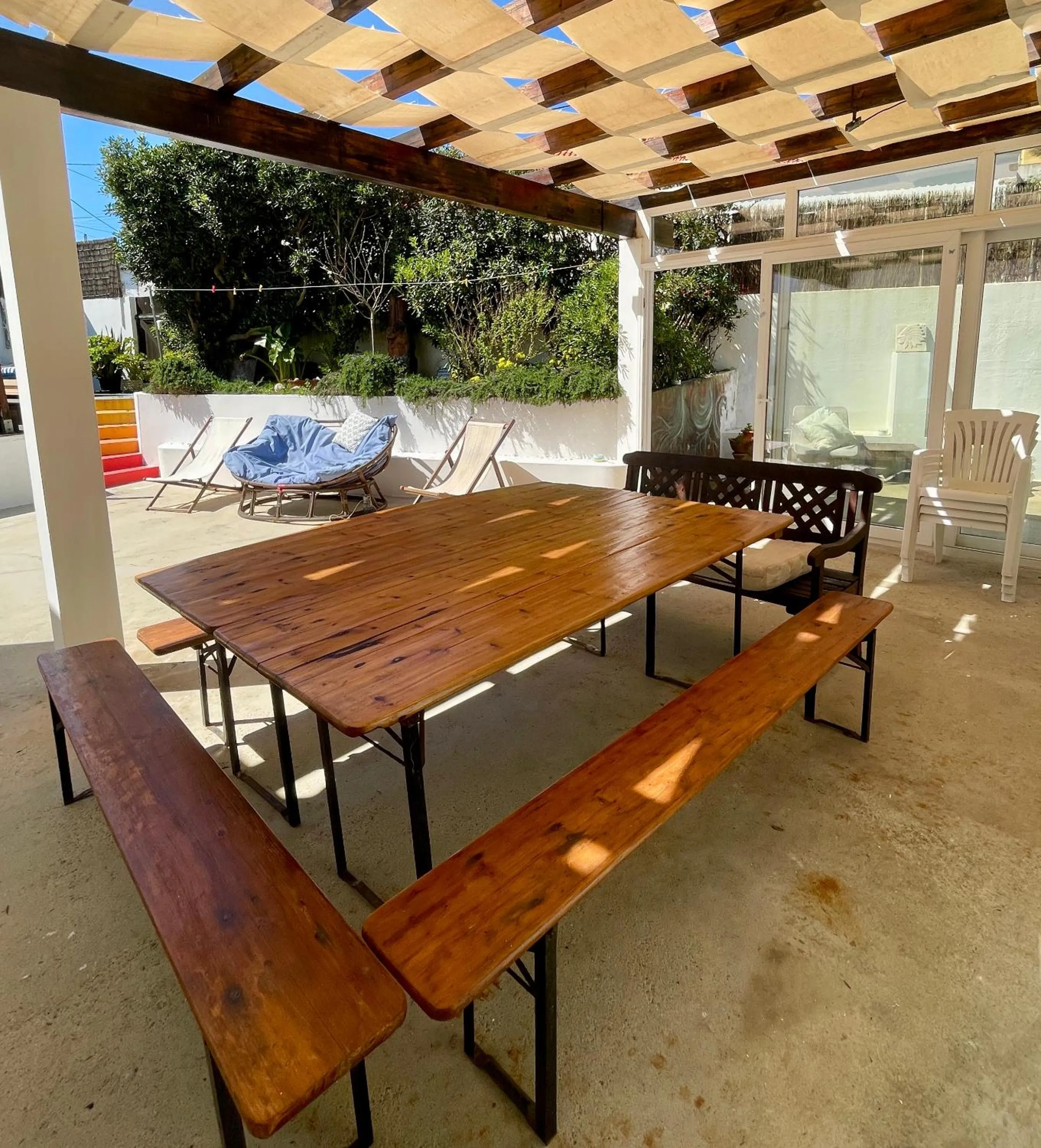 Communal lounge/ TV room in Native Surfhouse