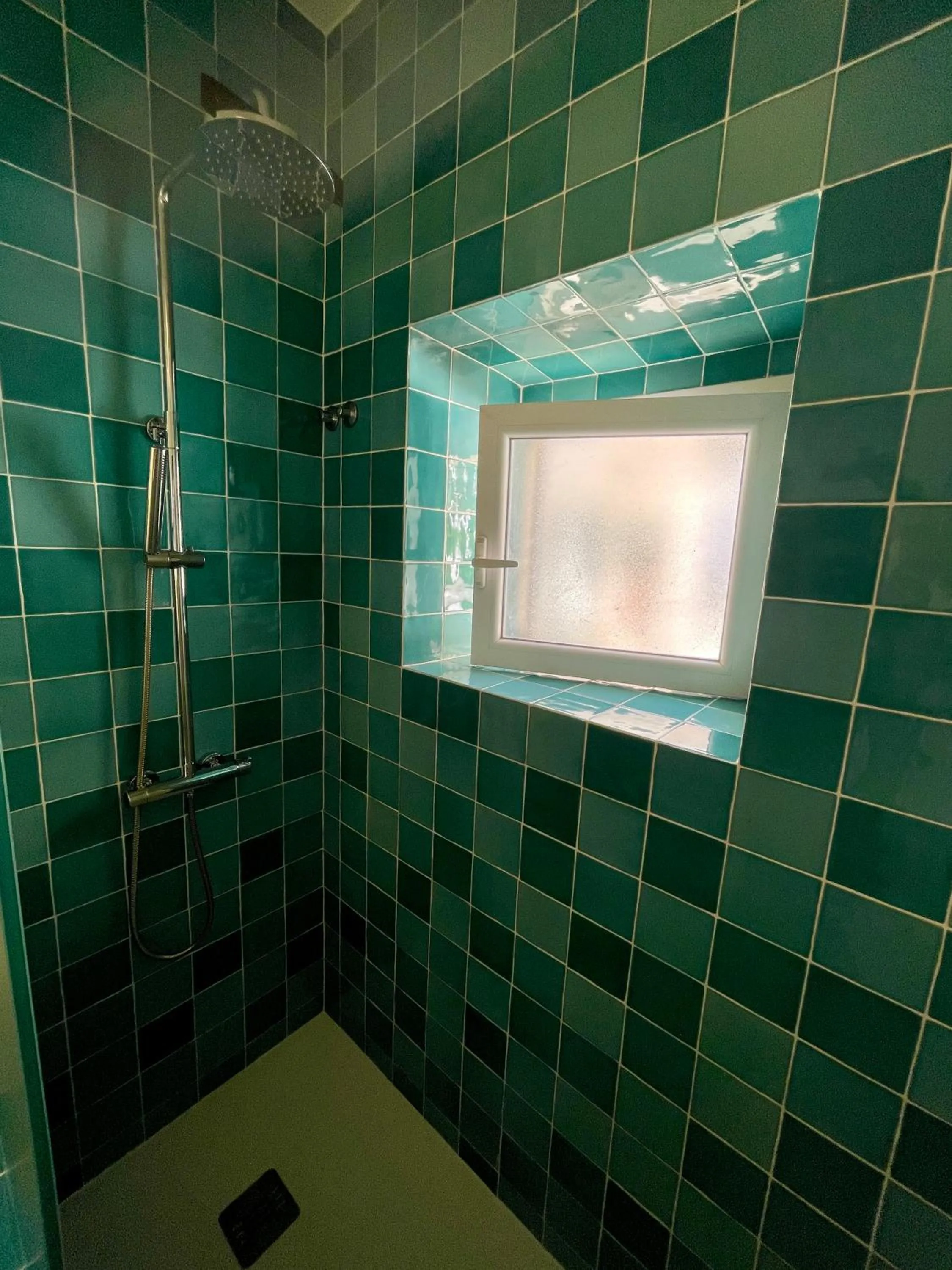 Shower in Native Surfhouse