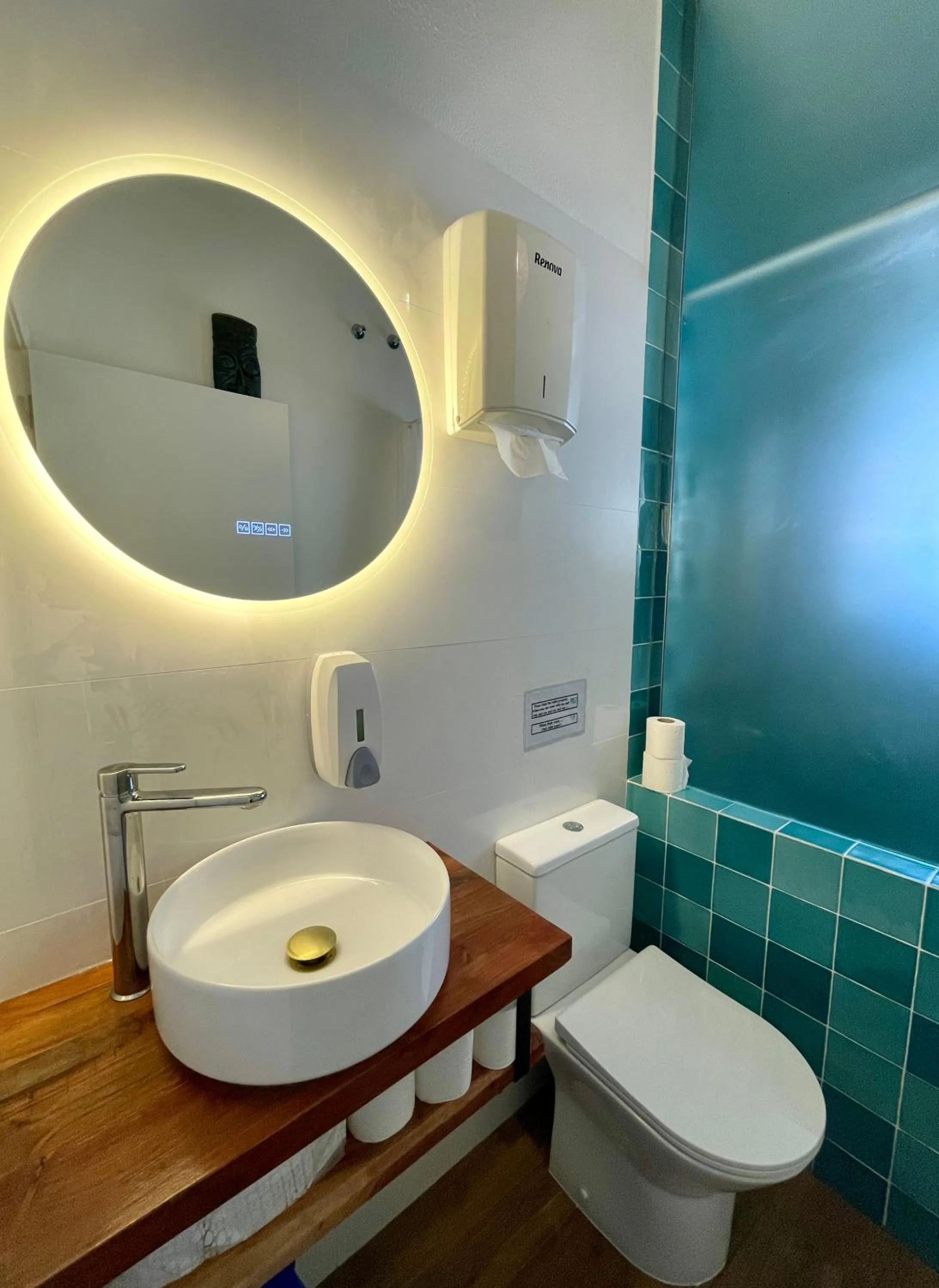 Toilet in Native Surfhouse