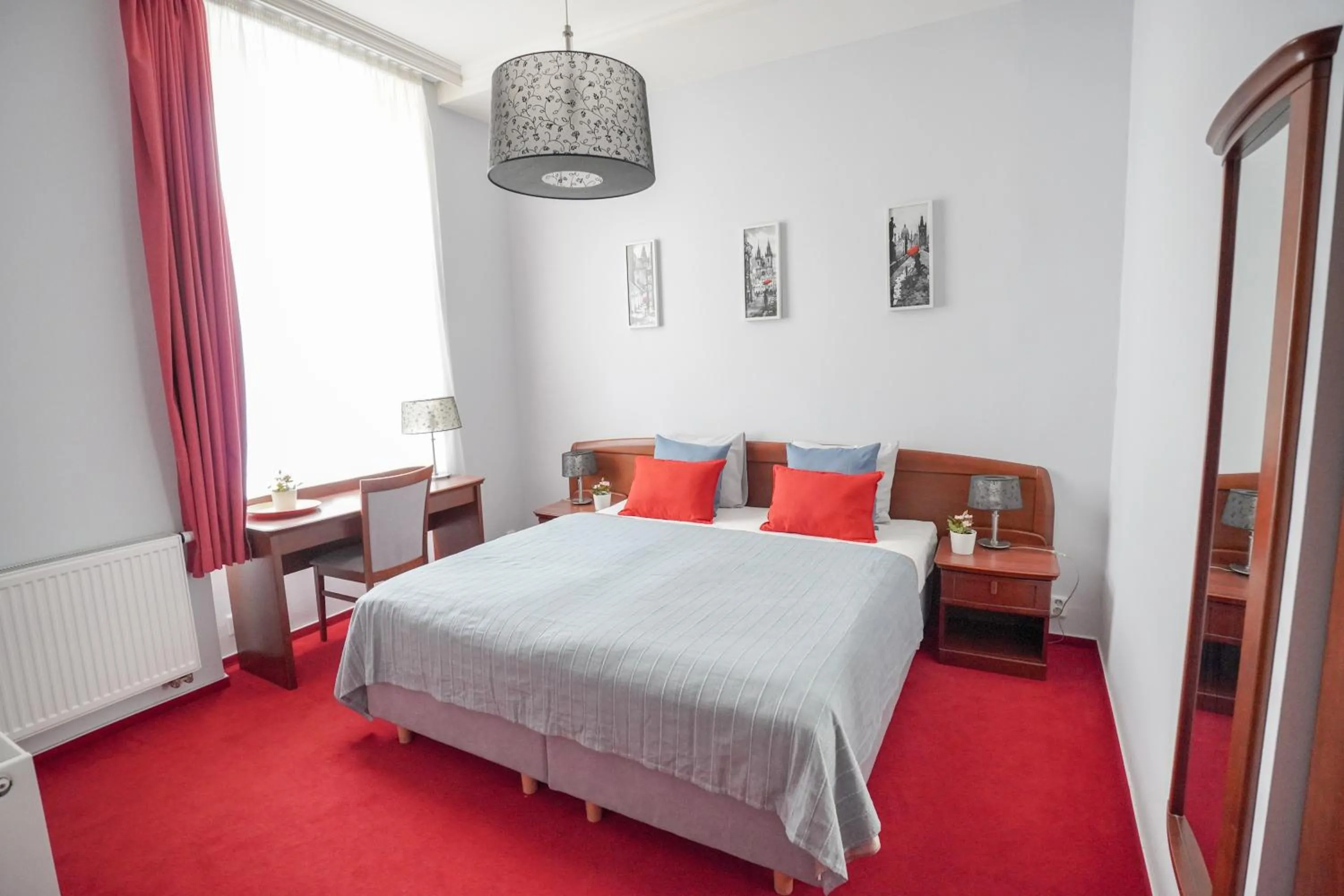 Bed in Elegant & Stylish Center Apartments!