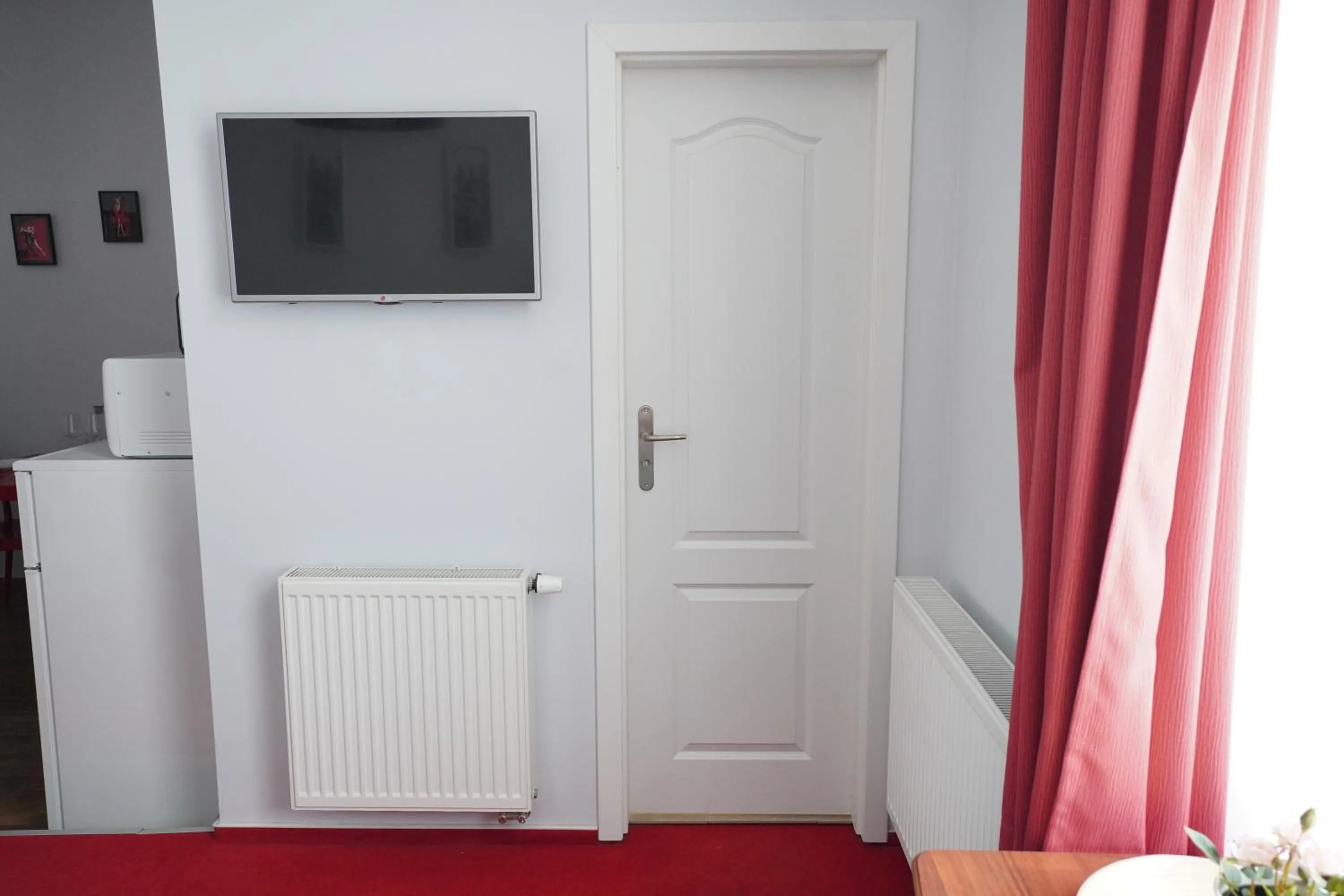 TV and multimedia in Elegant & Stylish Center Apartments!