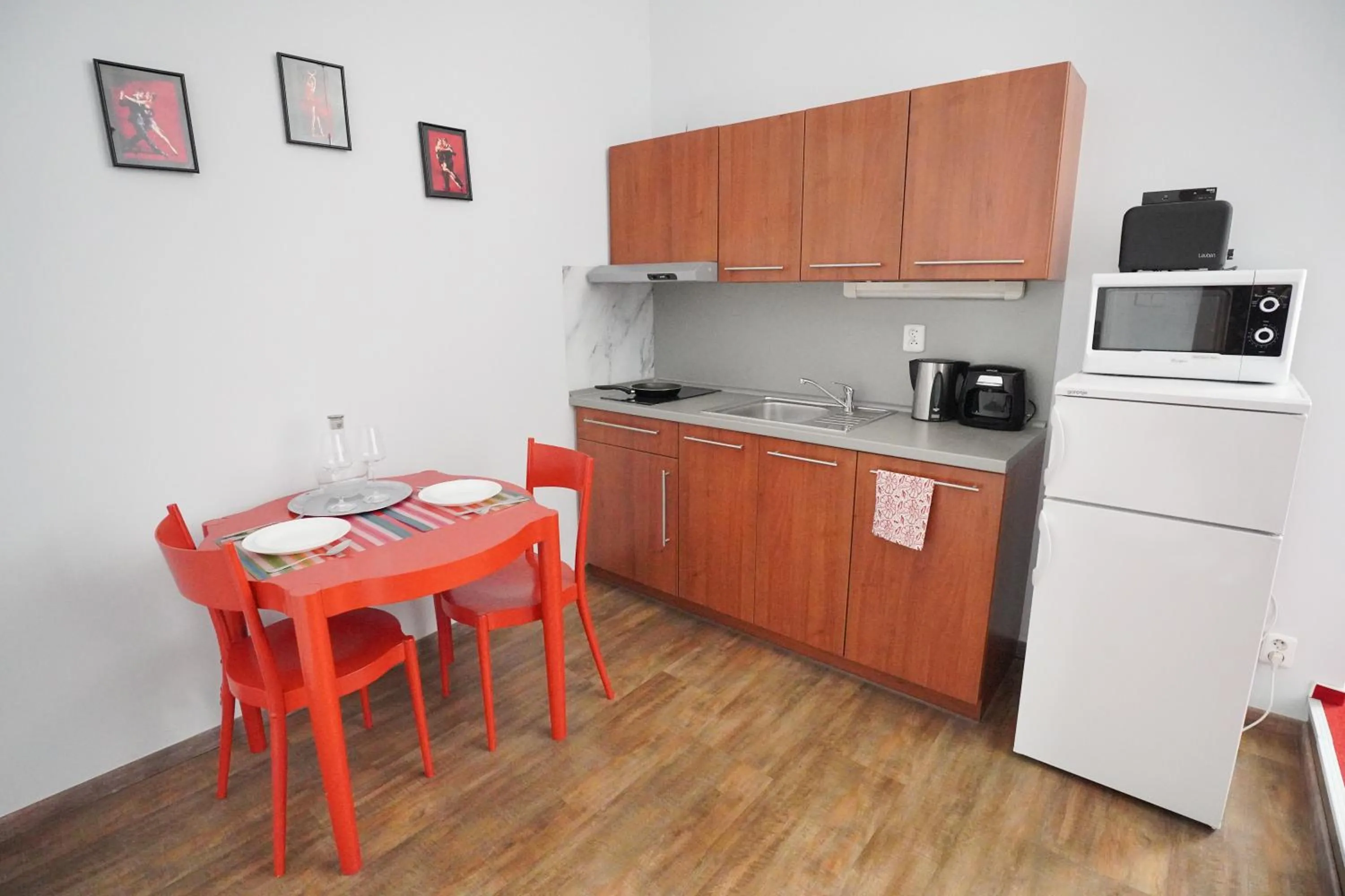 Kitchen or kitchenette in Elegant & Stylish Center Apartments!