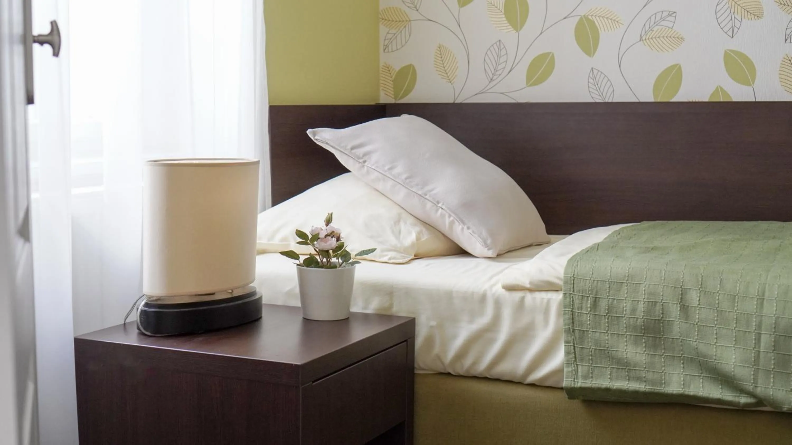 Bed in Elegant & Stylish Center Apartments!