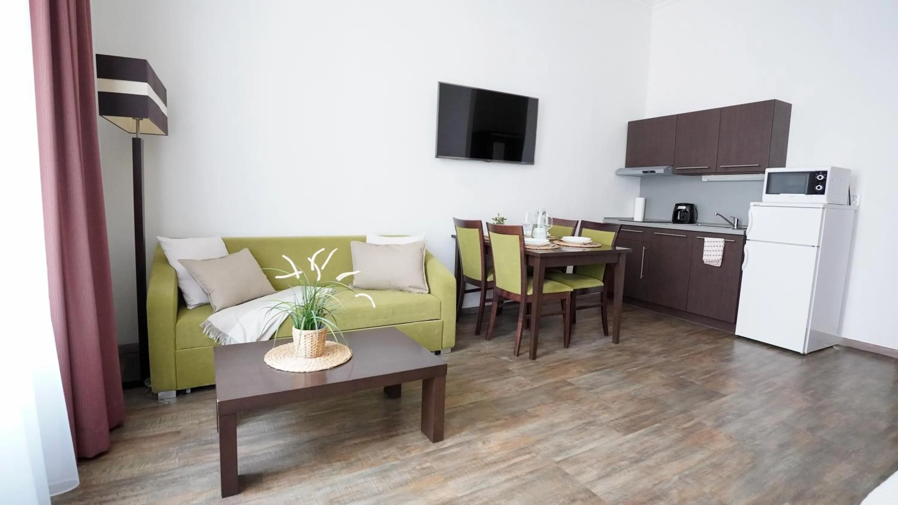 TV and multimedia in Elegant & Stylish Center Apartments!