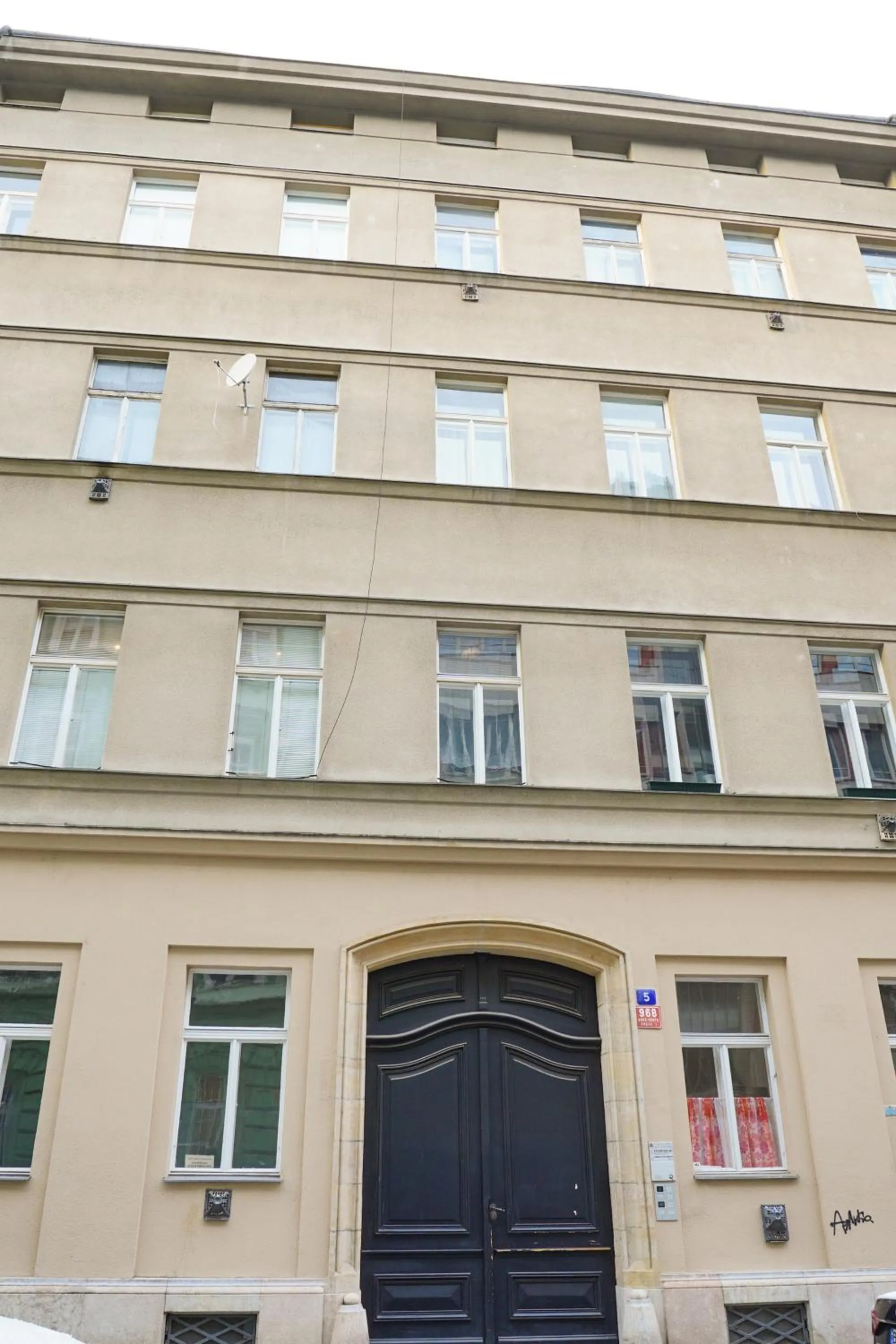 Property building in Elegant & Stylish Center Apartments!