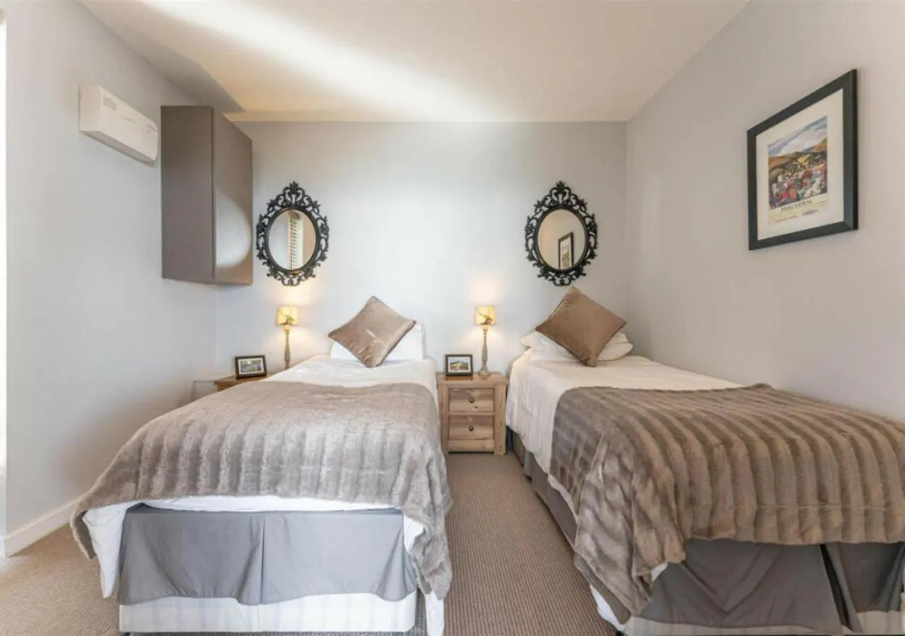 Bedroom, Bed in Cottage In The Wood