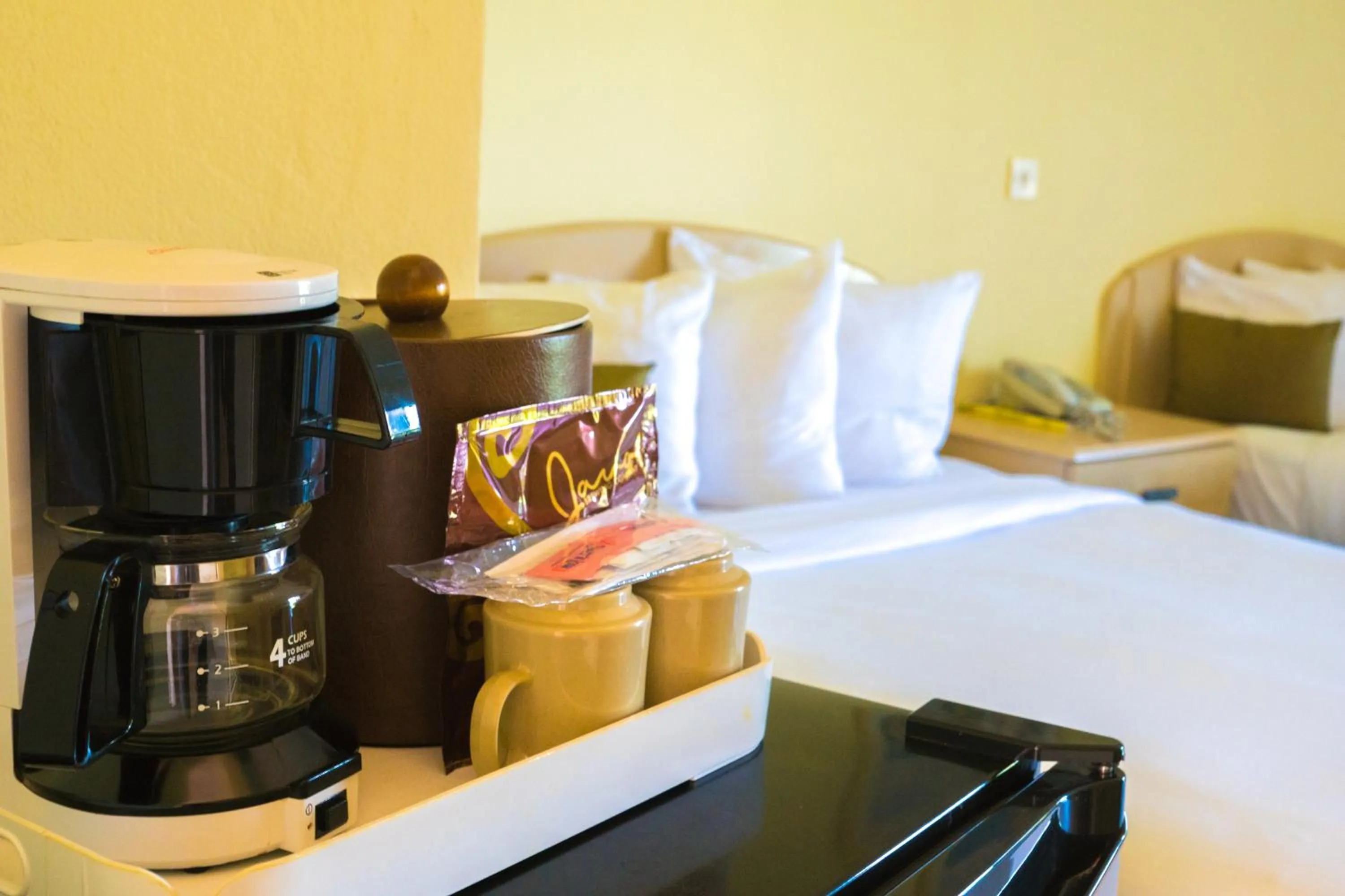 Coffee/tea facilities, Bed in Allamanda Beach Resort