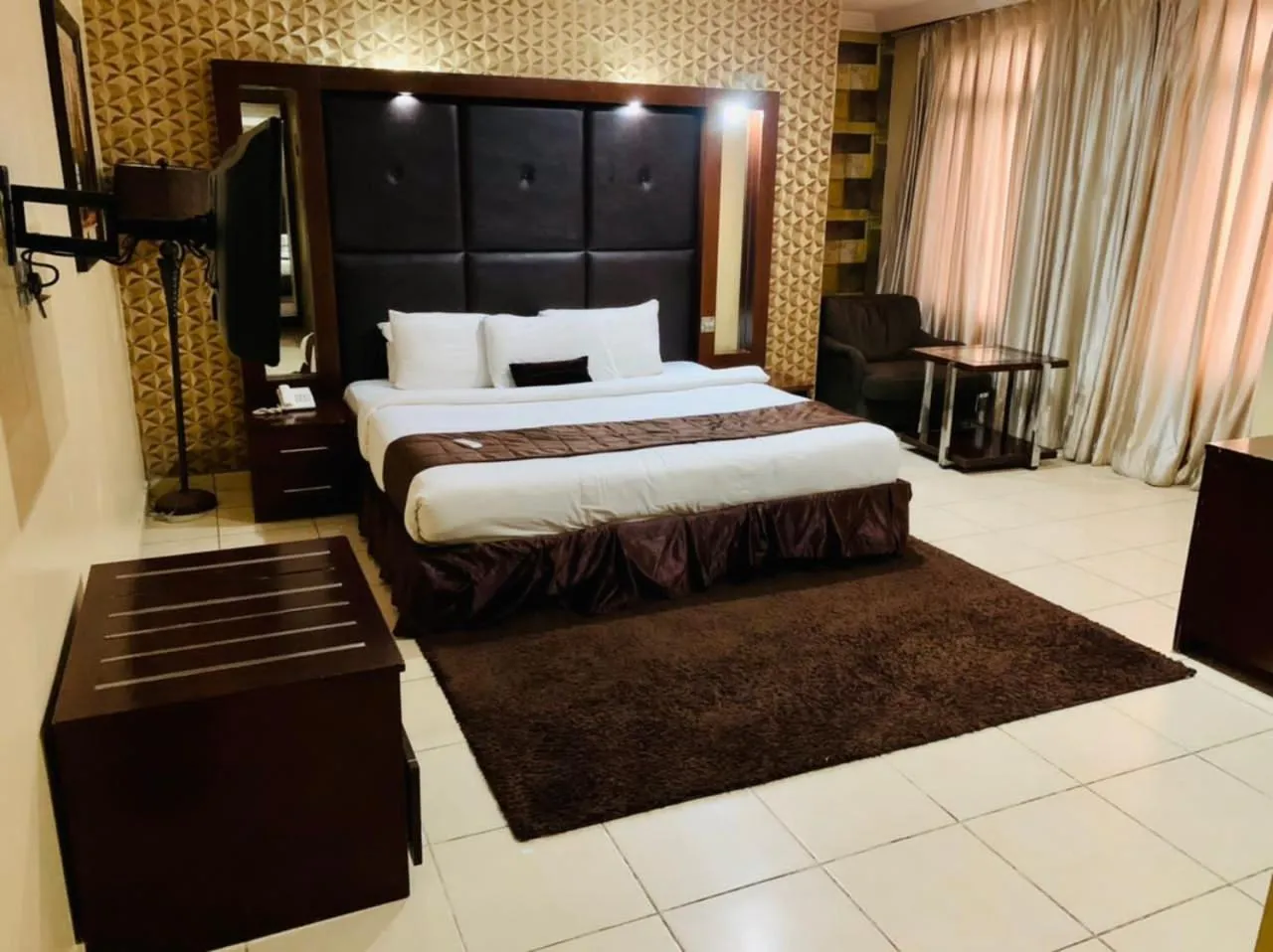 Photo of the whole room, Bed in Palazzo Dumont Hotel Chevron