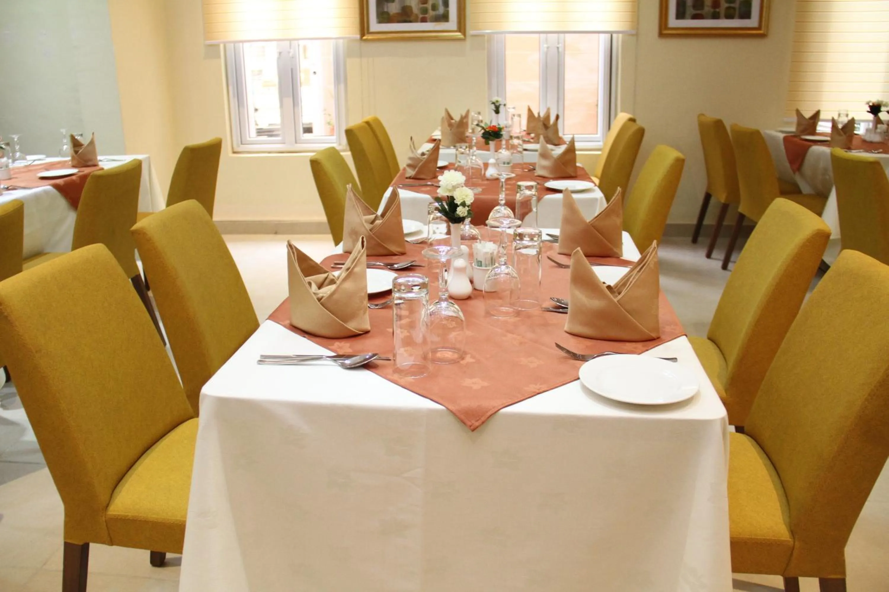 Restaurant/places to eat in Palazzo Dumont Hotel Chevron