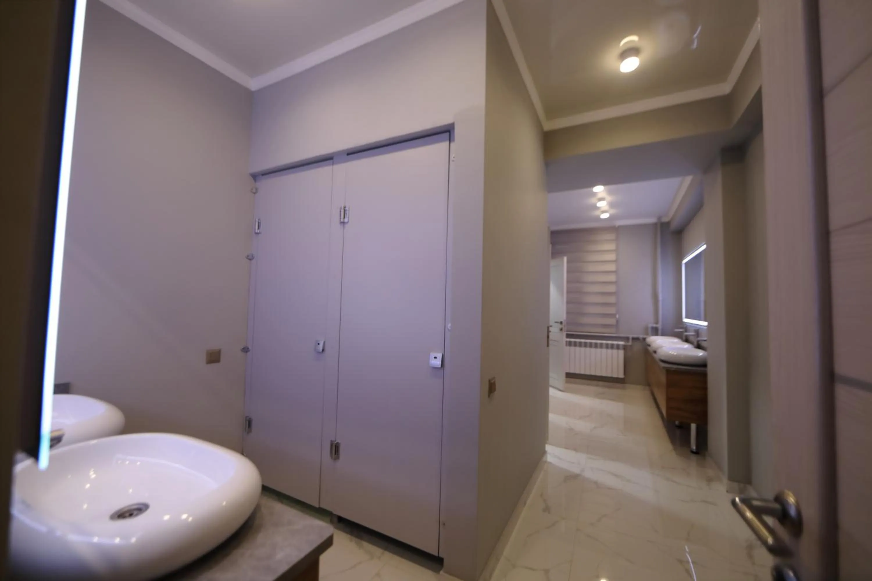 Bathroom, Bed in Cozy Hostel