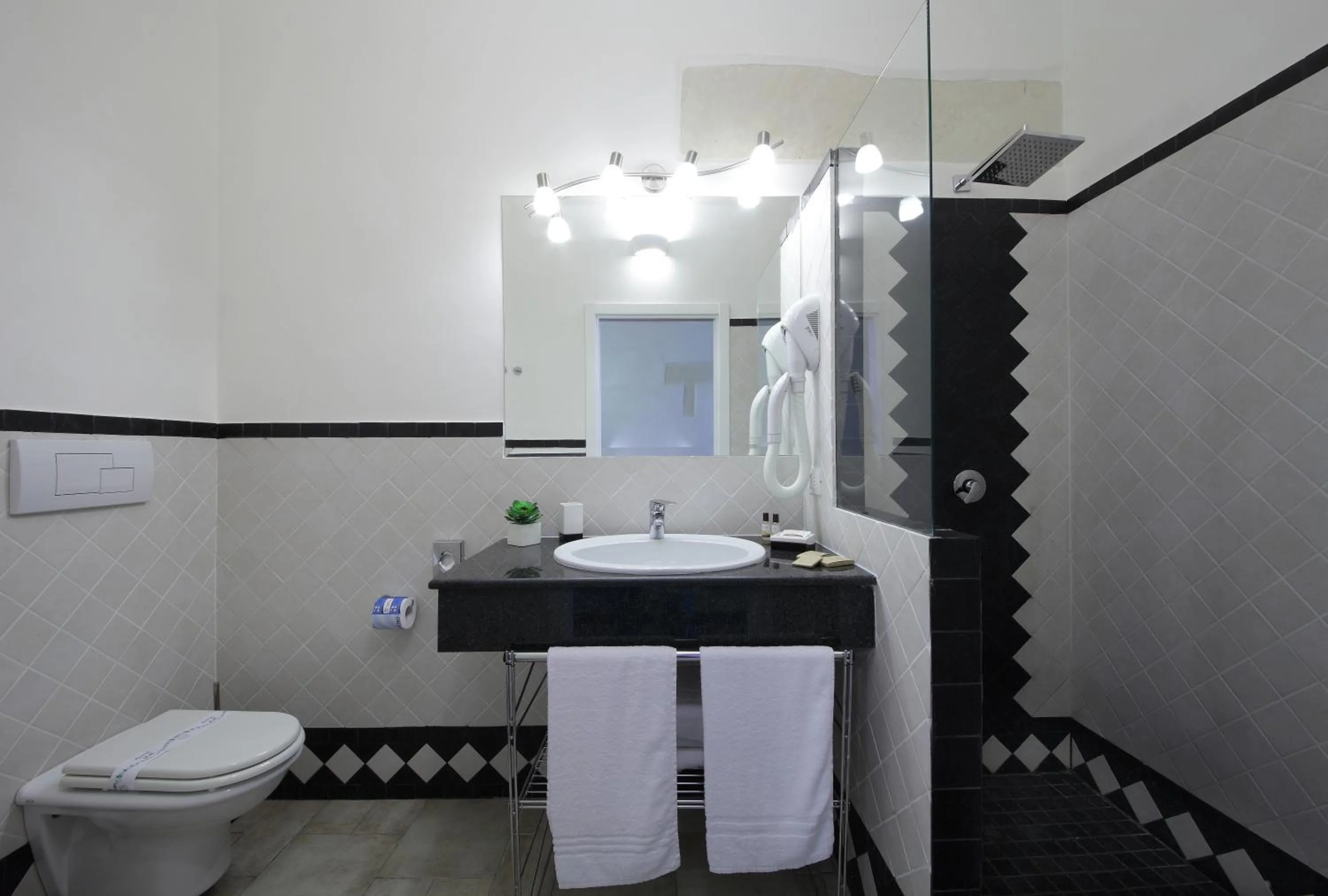 Shower in Casal Sikelio