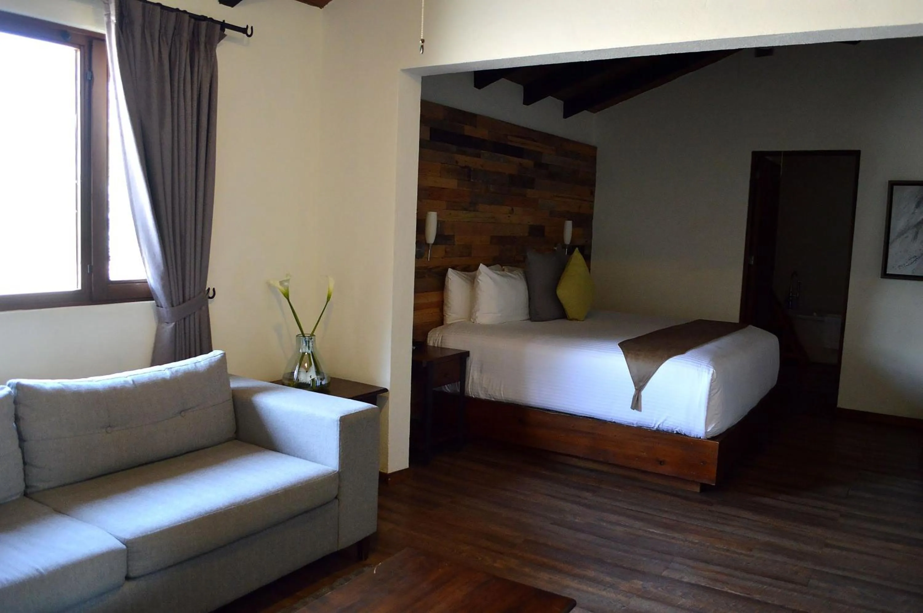 Photo of the whole room, Bed in Hacienda Los Picachos