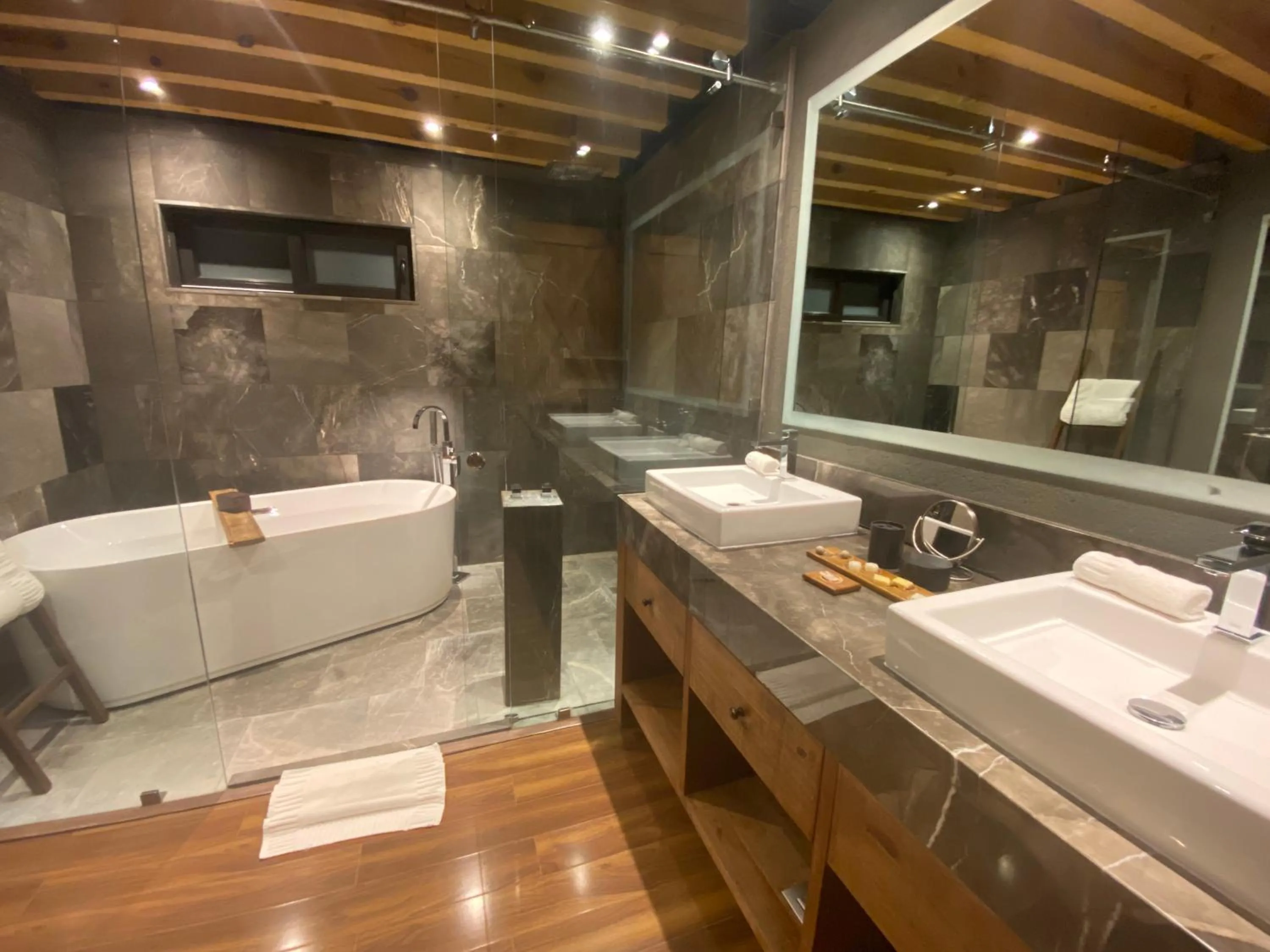 Shower in Hacienda Los Picachos