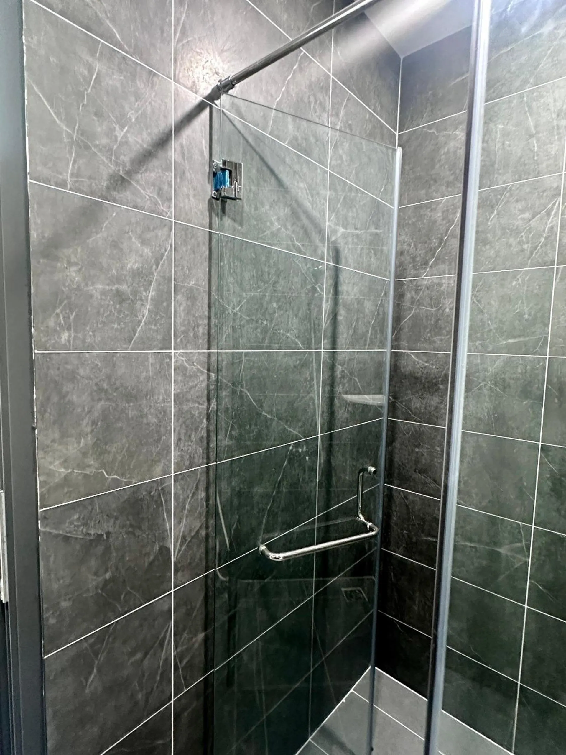 Shower in Ruby Motel Bà Rịa