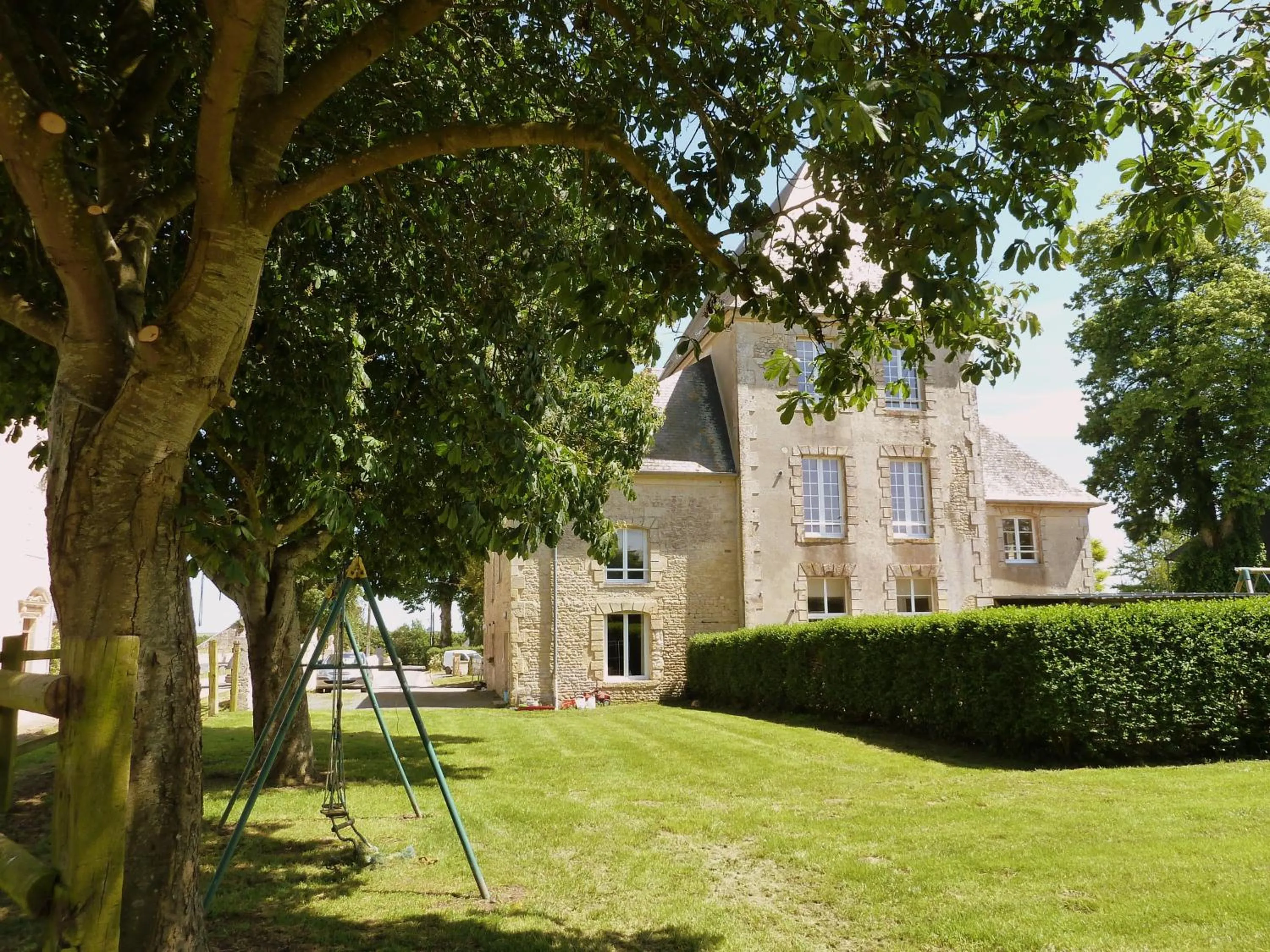Facade/entrance in Château Turgot Gîtes
