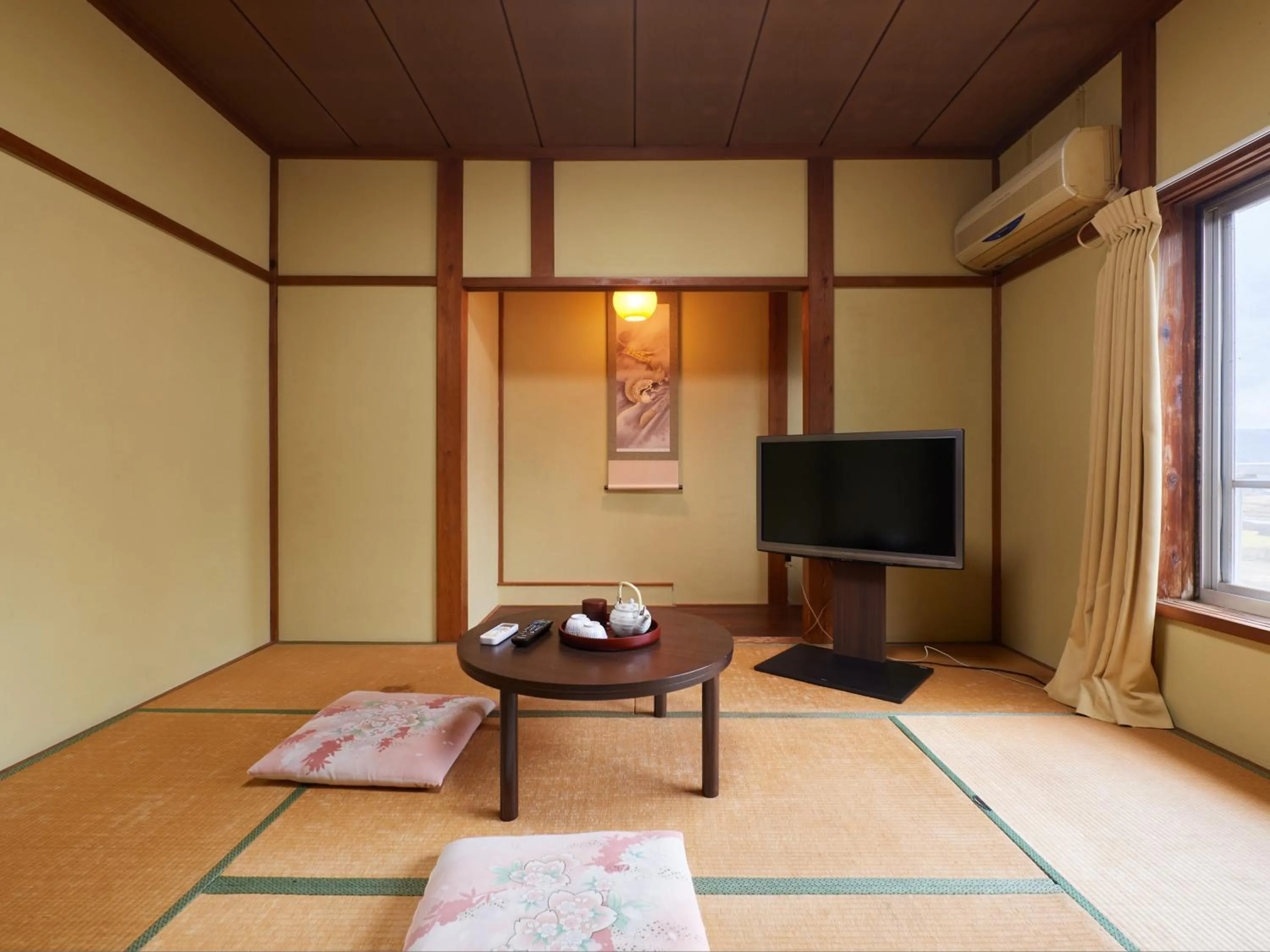 Photo of the whole room in Hayamasou