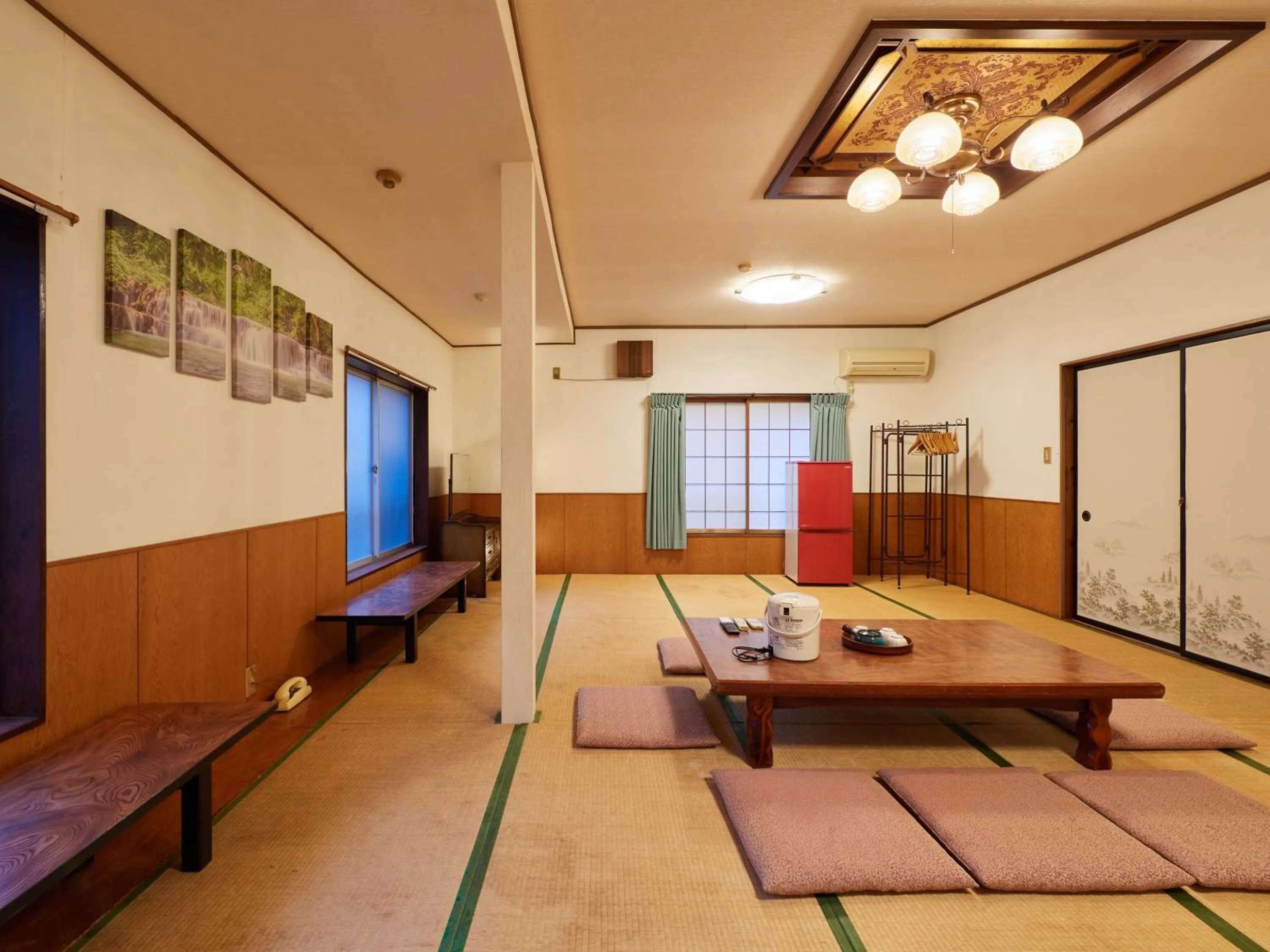 Photo of the whole room in Hayamasou