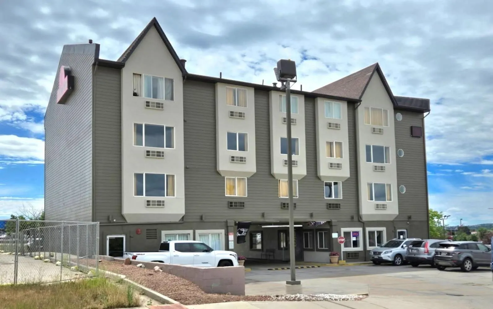 Property building in Olympia Inn