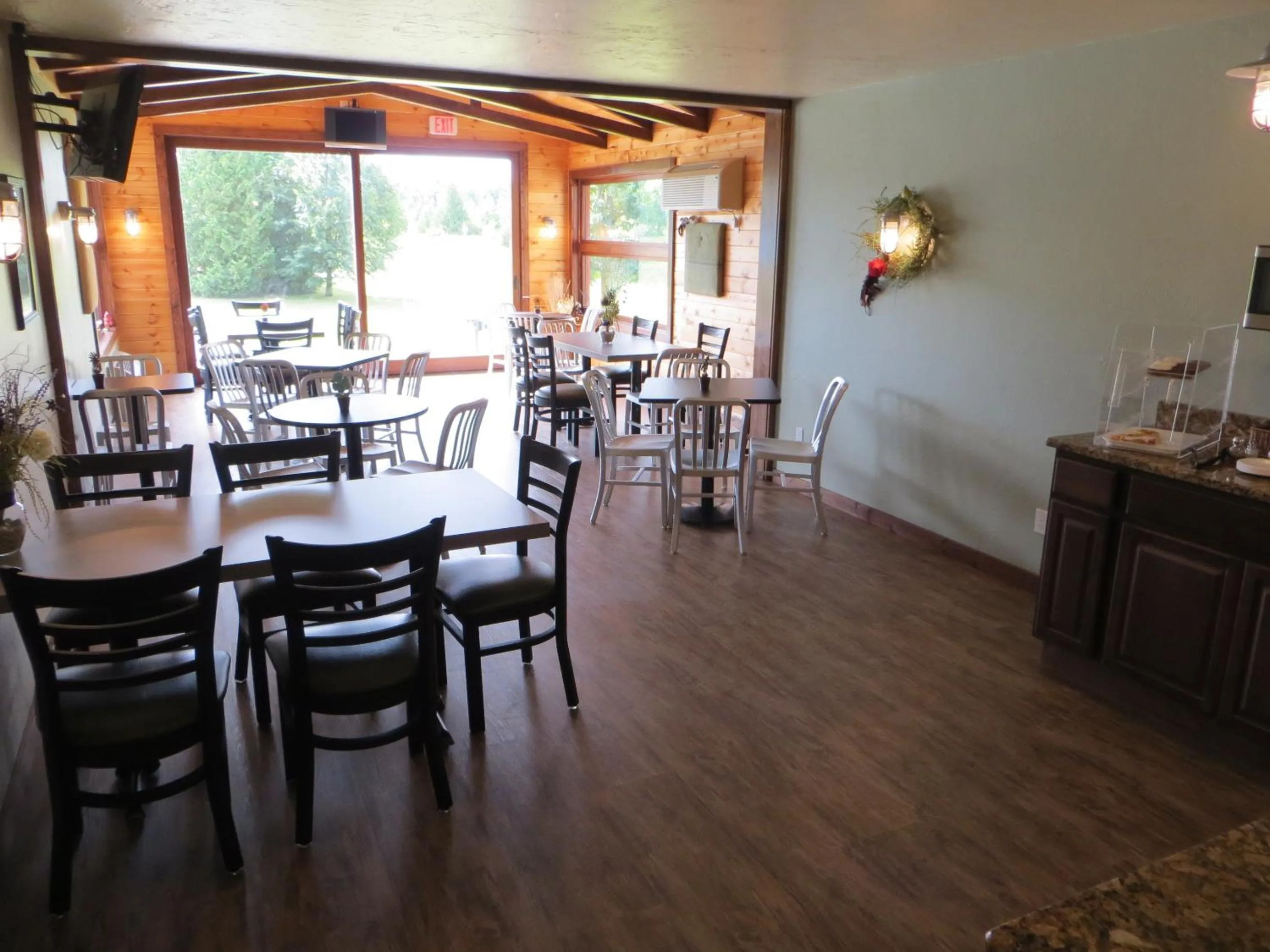 Communal lounge/ TV room in Open Hearth Lodge