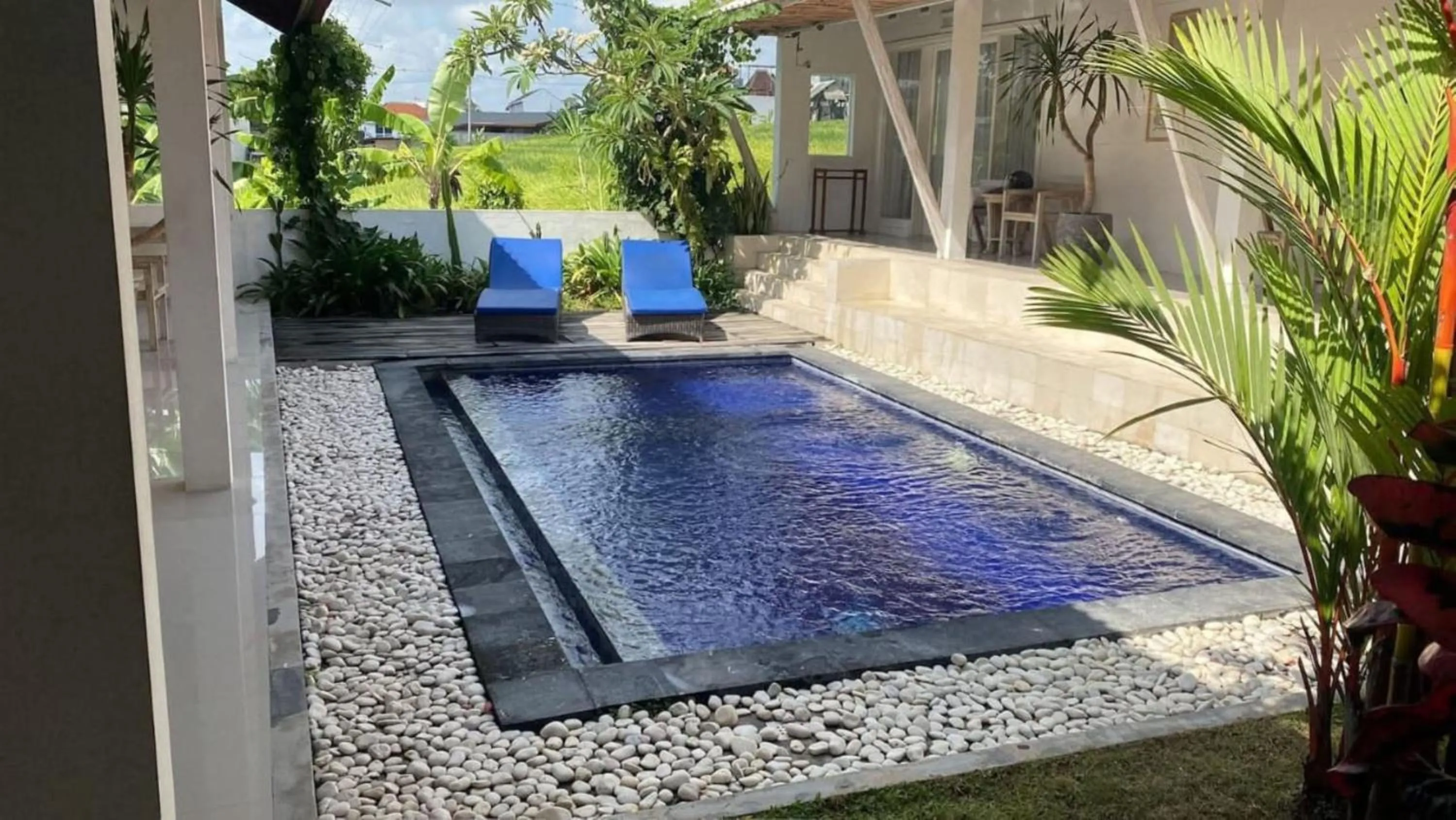 Swimming pool in Idyll House