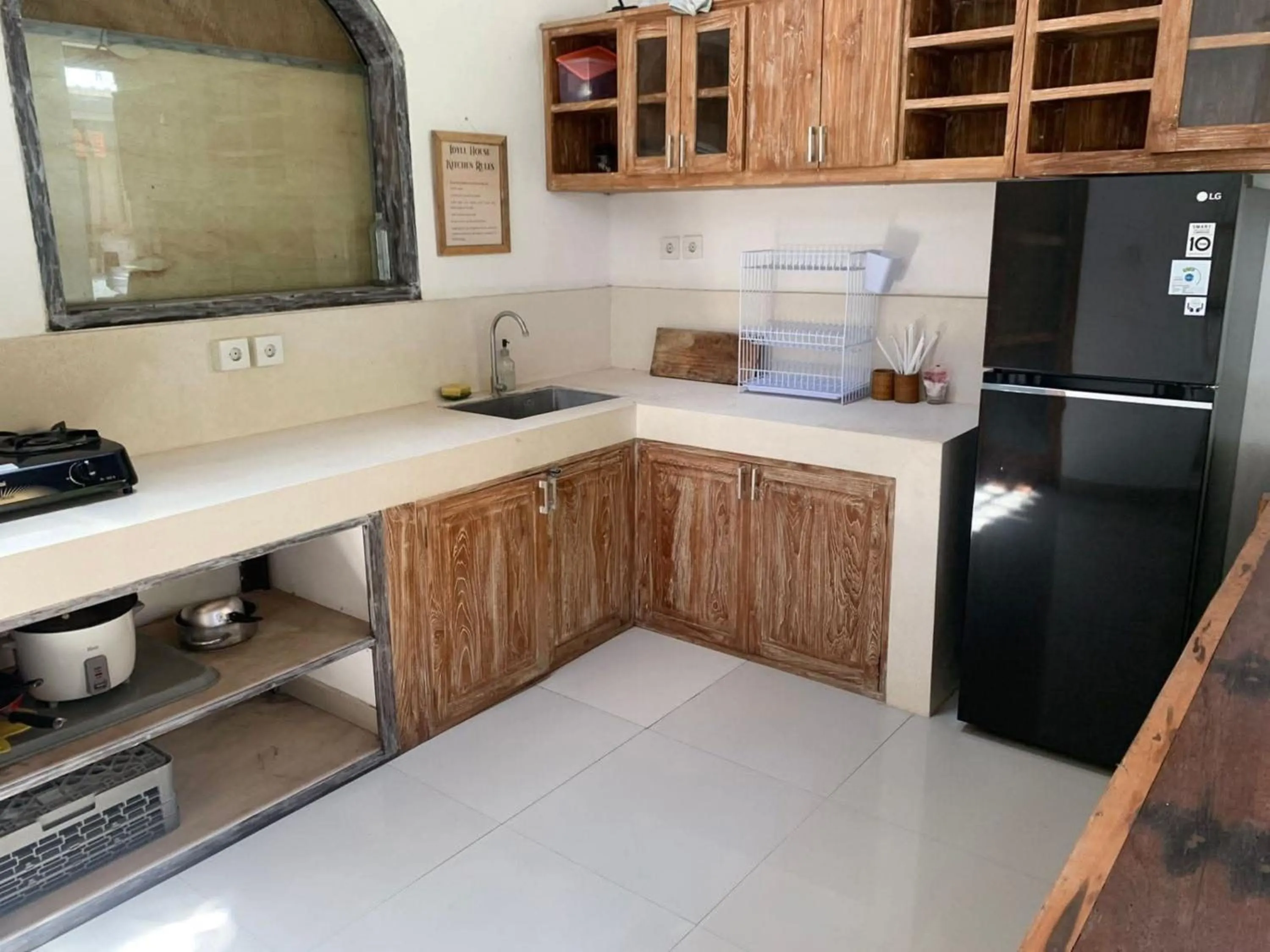 Communal kitchen in Idyll House