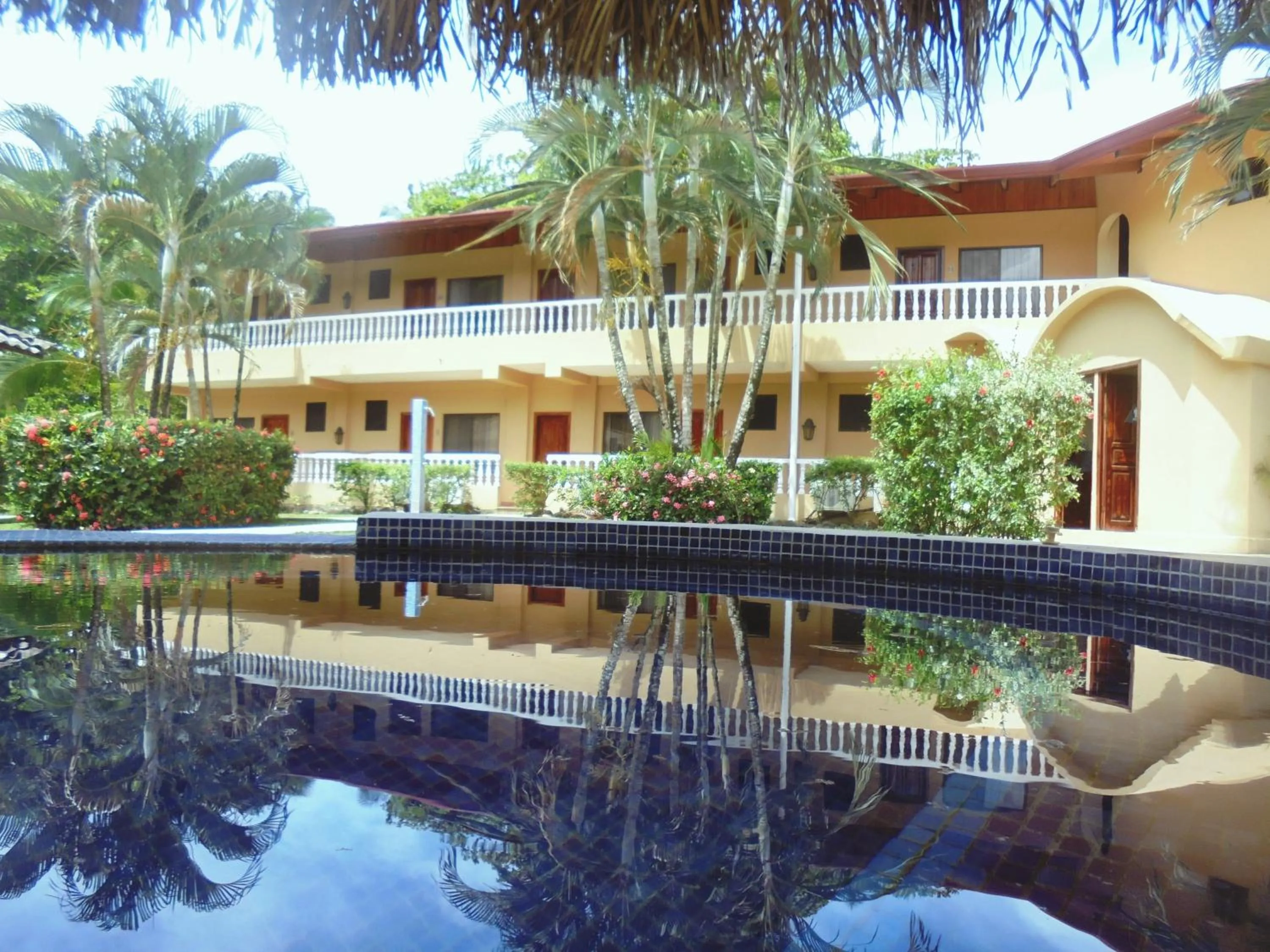 Swimming pool in Hotel Delfin Playa Bejuco