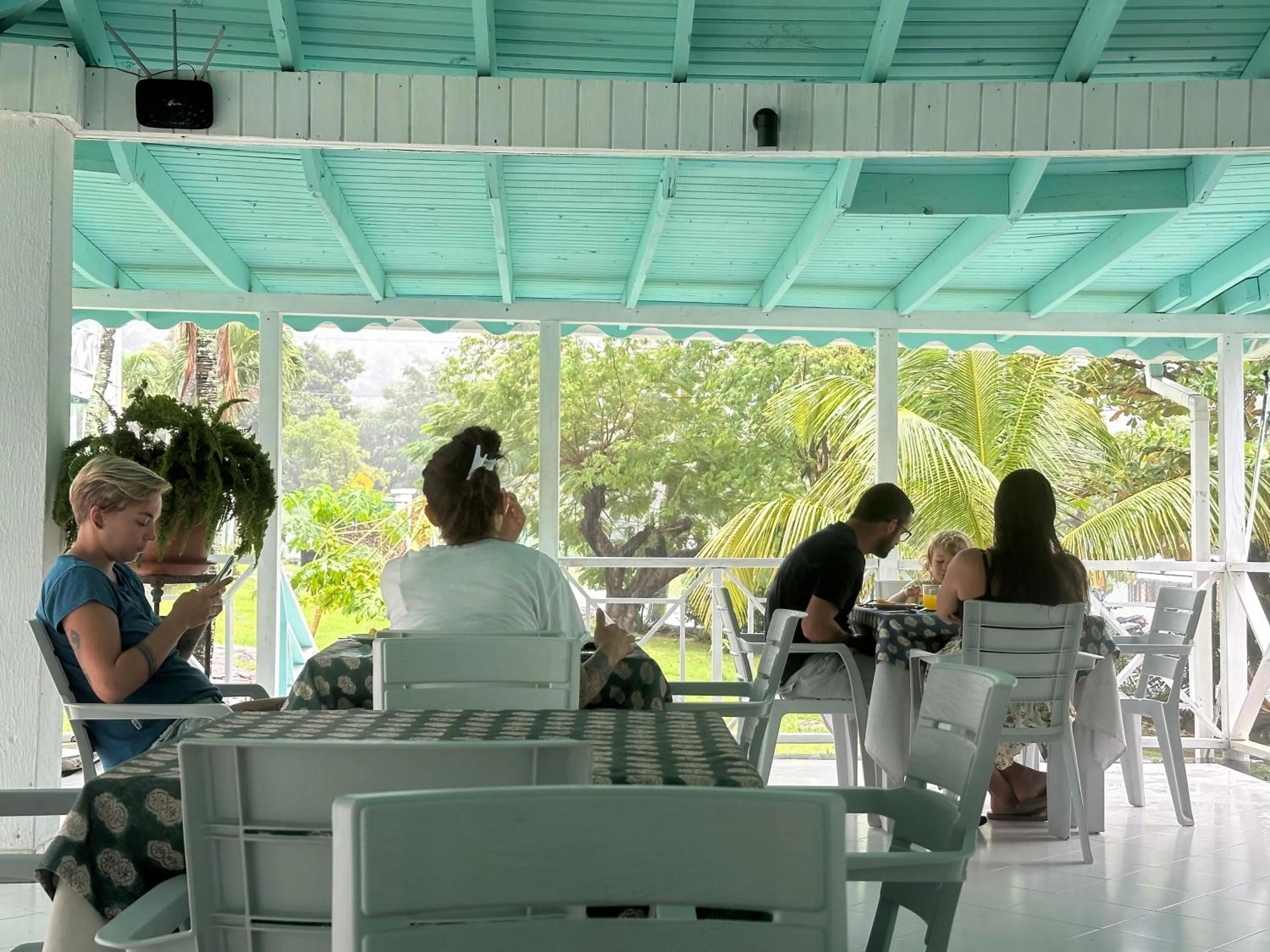 Restaurant/places to eat in South West Bay Cabañas