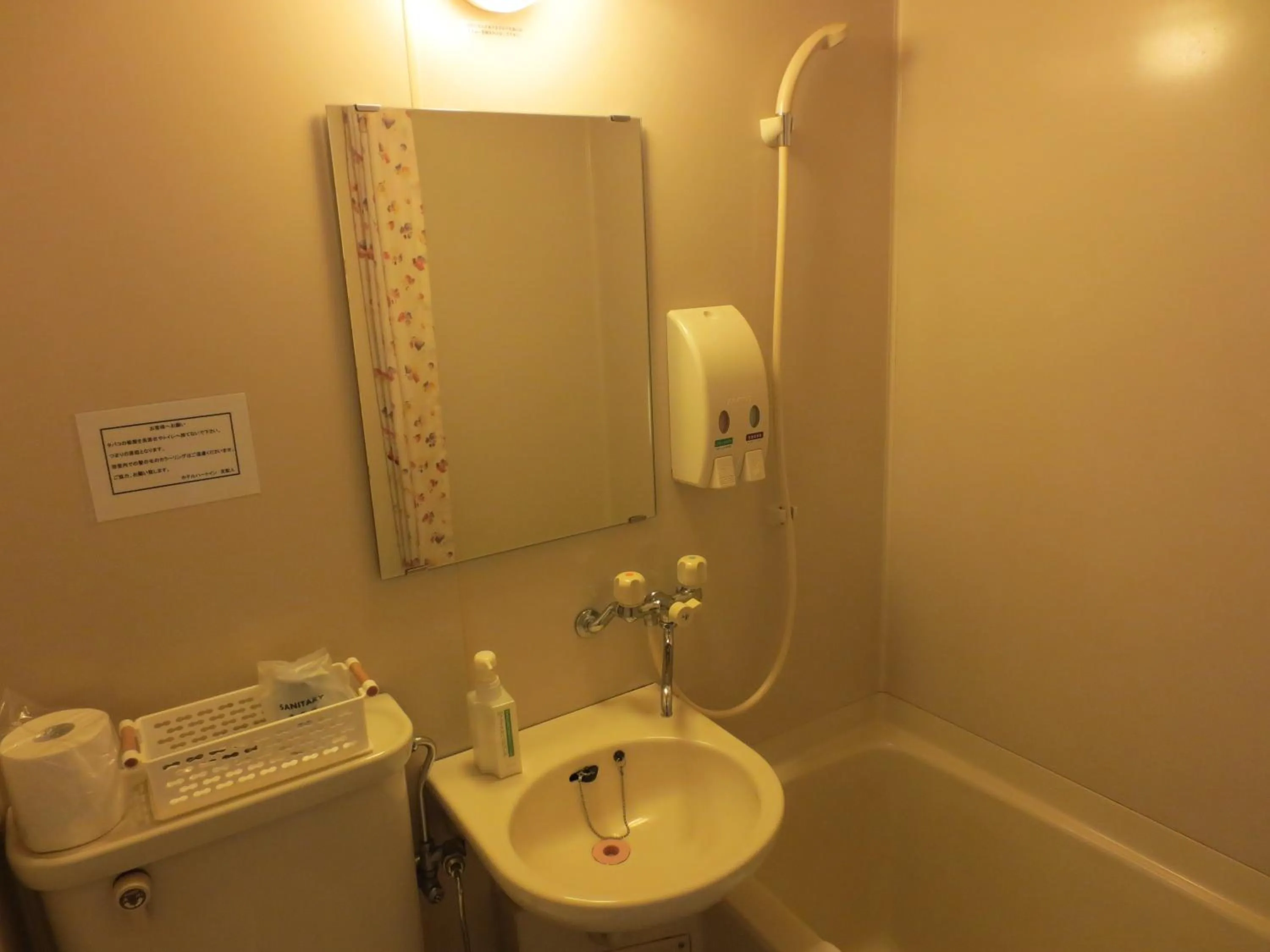 Shower in Hotel Heart Inn