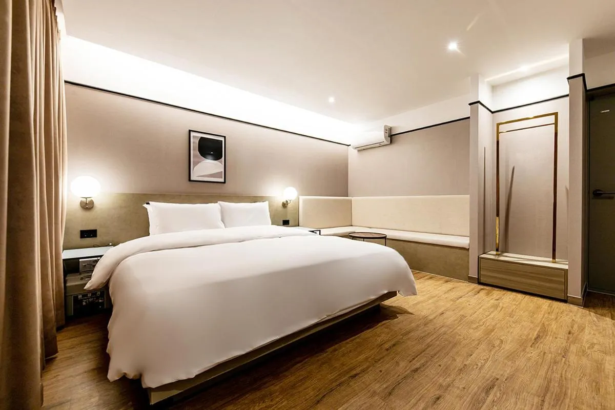 Photo of the whole room, Bed in Hotel Yaja Masan Odong Branch