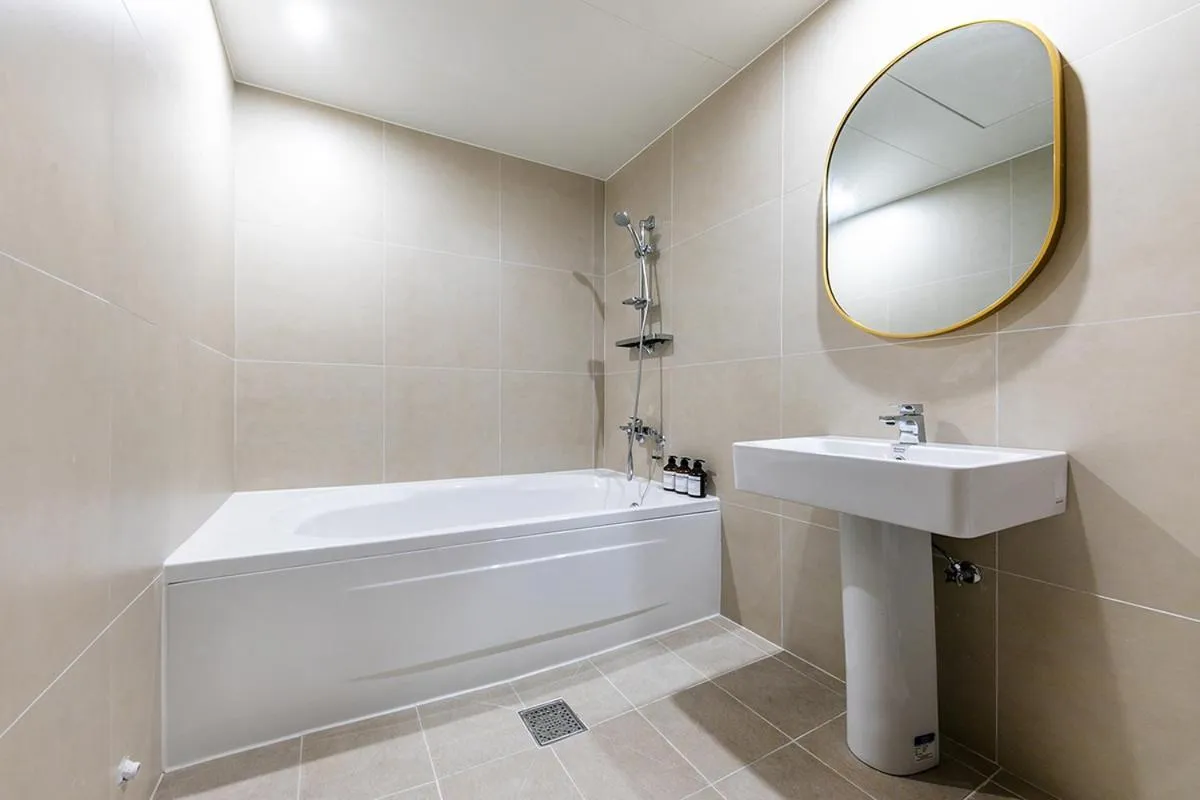 Toilet in Hotel Yaja Masan Odong Branch