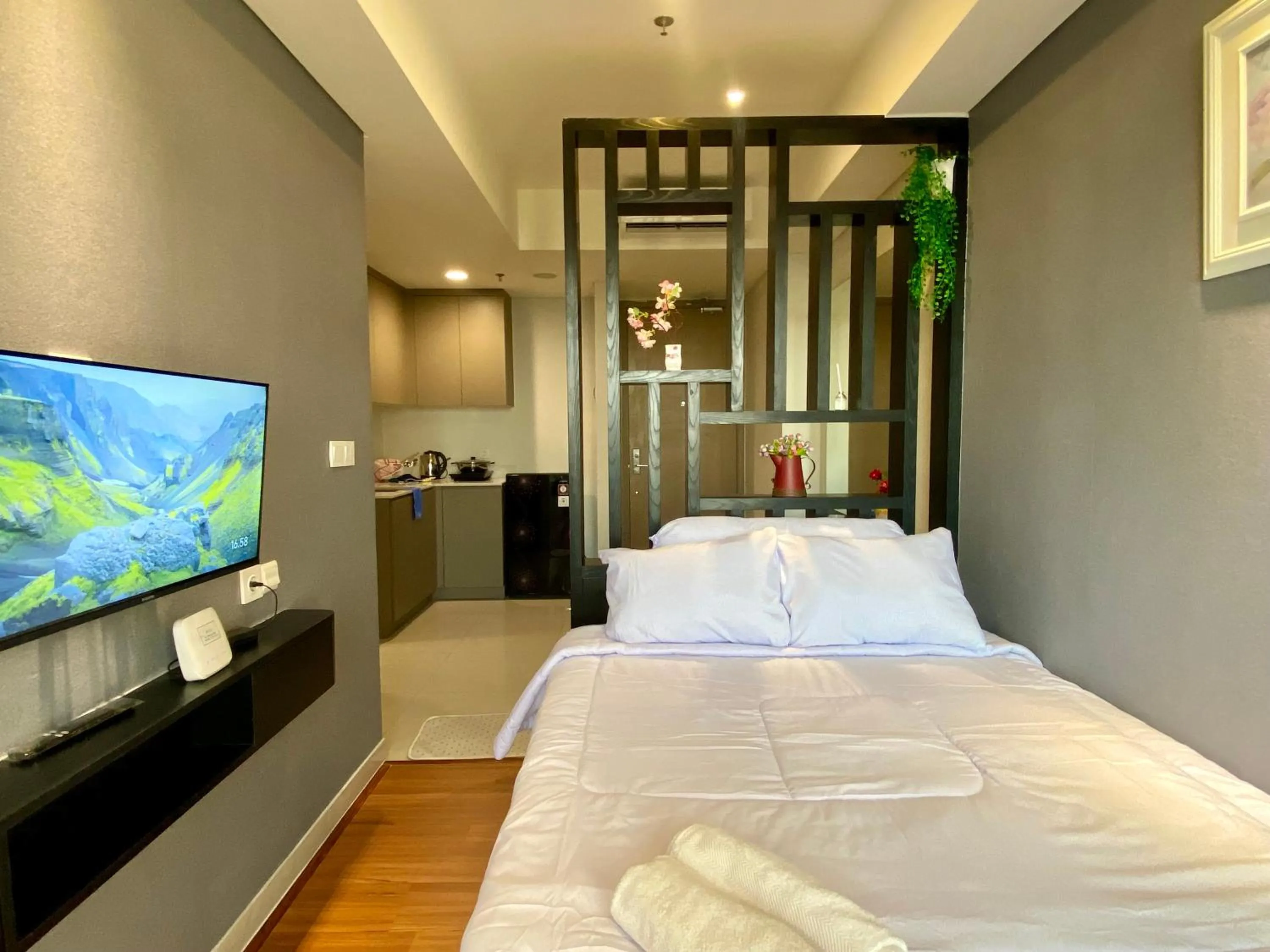 Bed in Comfort and Luxury Private Room at Goldcoast PIK