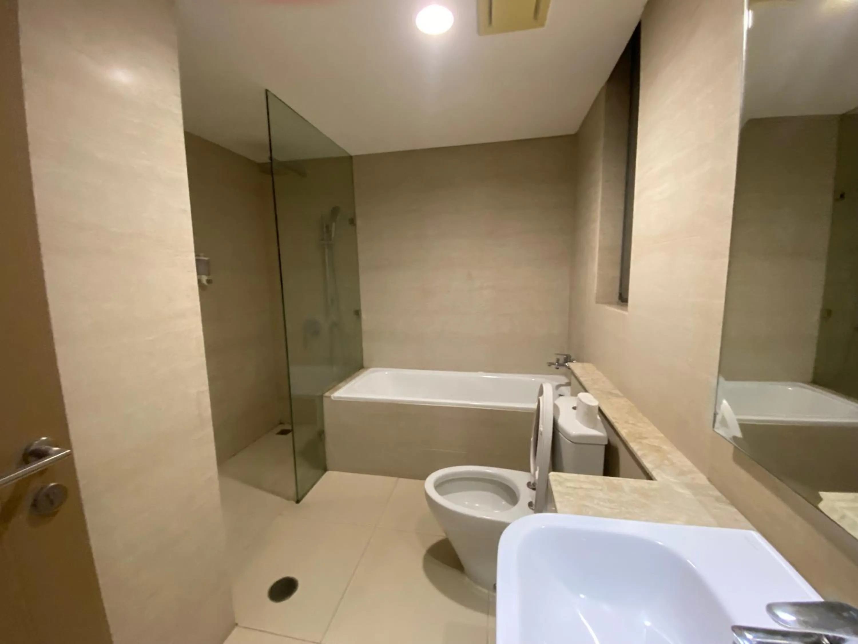 Shower in Comfort and Luxury Private Room at Goldcoast PIK