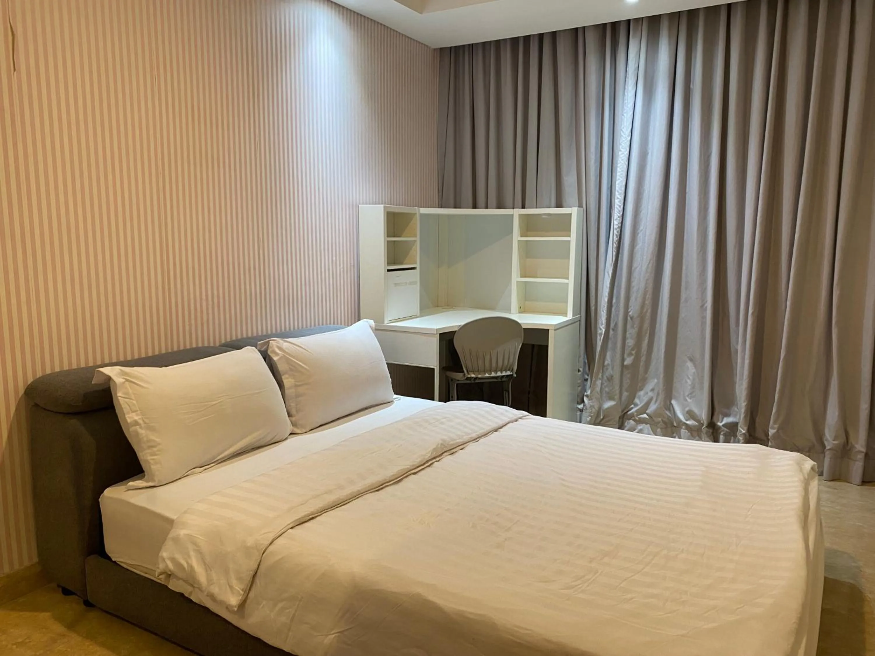 Bedroom, Bed in Comfort and Luxury Private Room at Goldcoast PIK