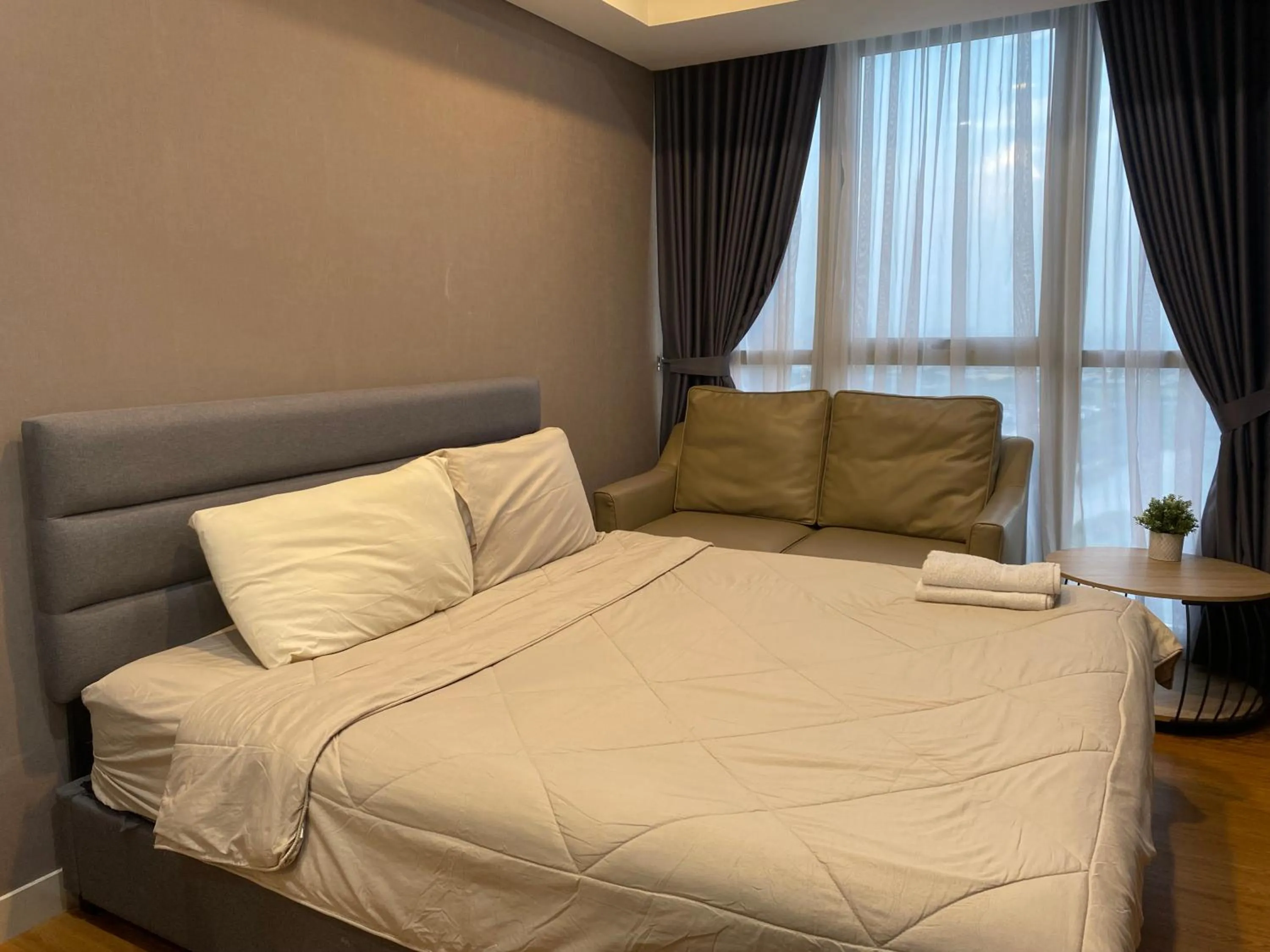 Bedroom, Bed in Comfort and Luxury Private Room at Goldcoast PIK