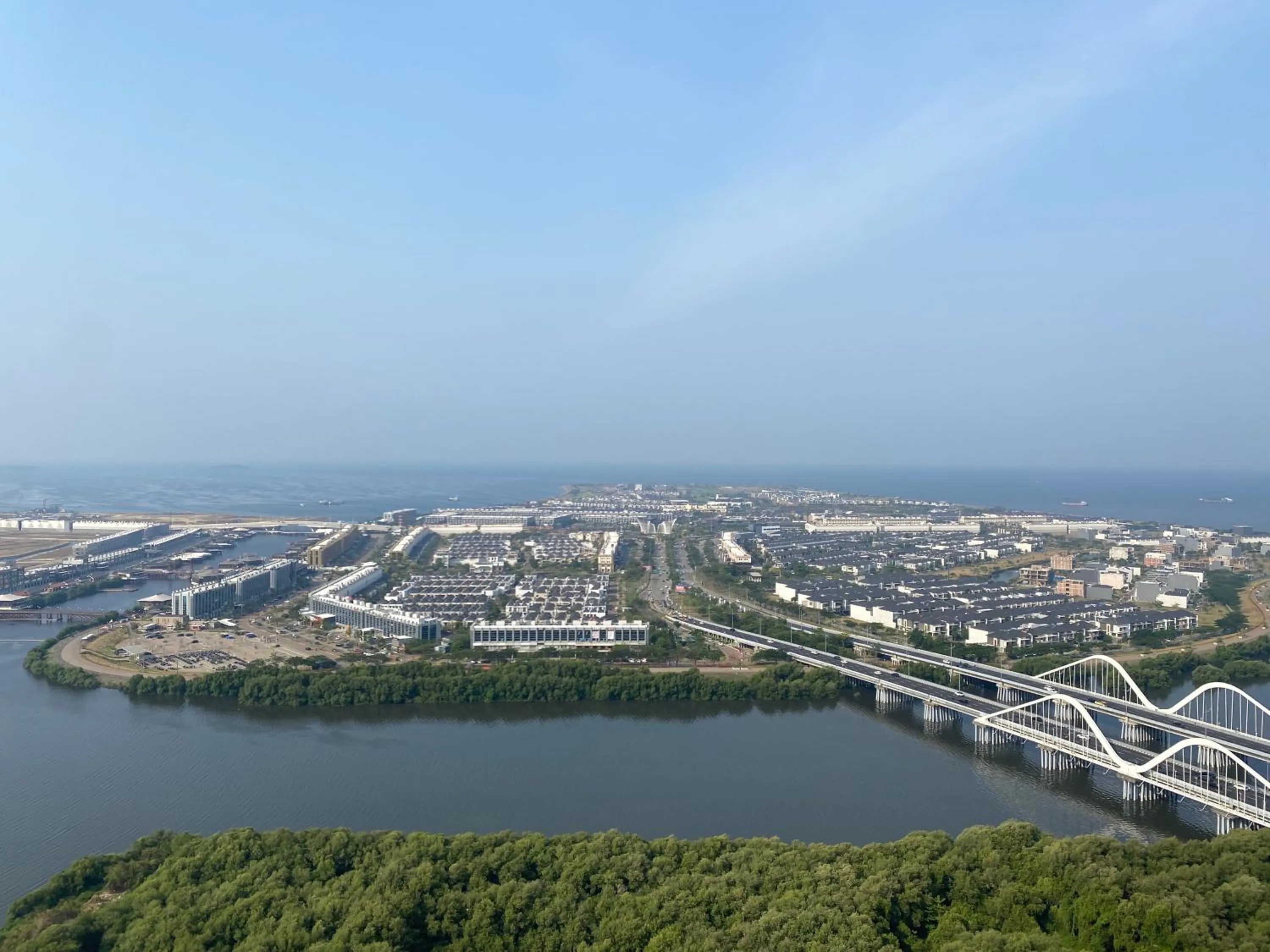 Sea view in Comfort and Luxury Private Room at Goldcoast PIK