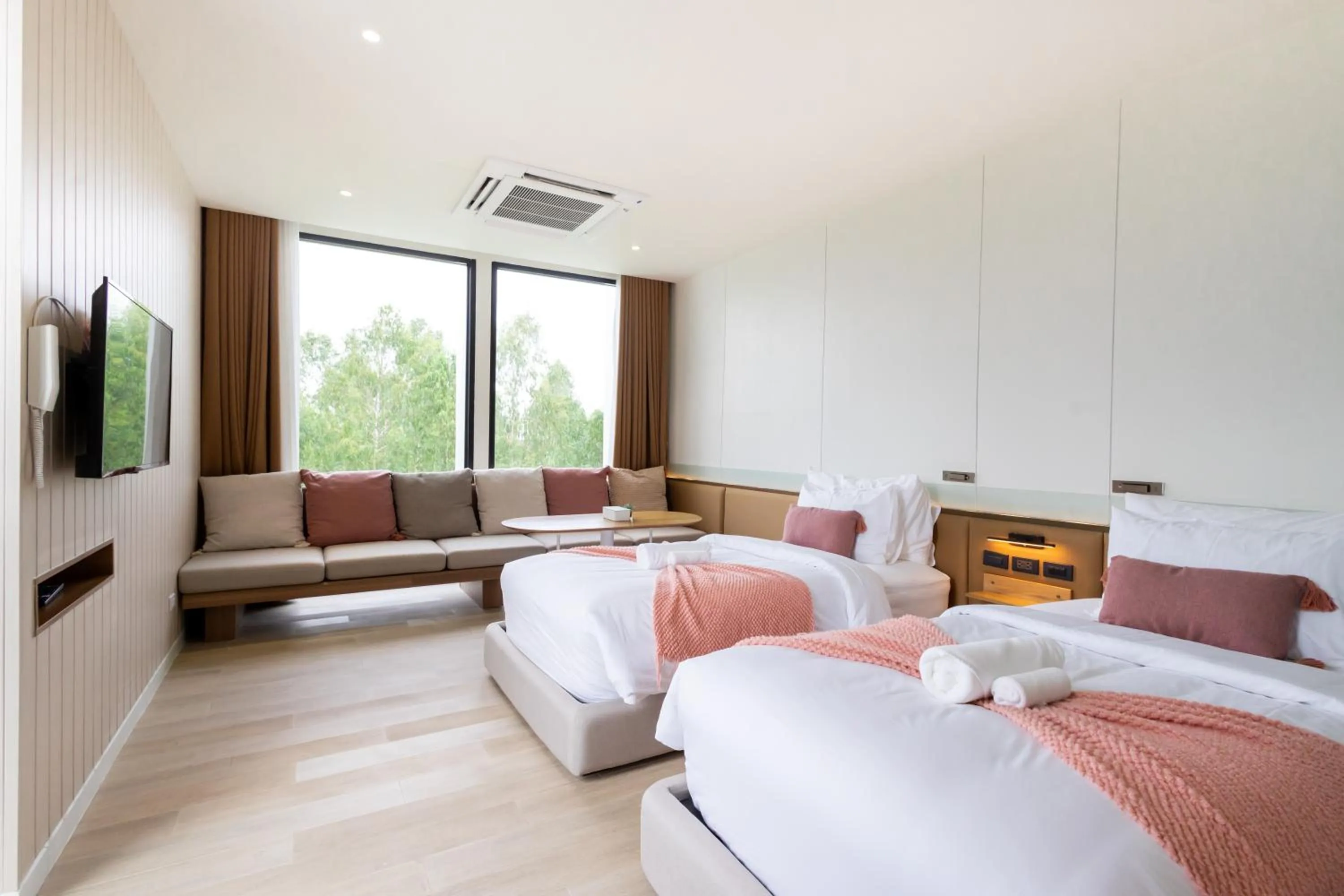 TV and multimedia, Bed in GOOD Nakhonsawan Hotel