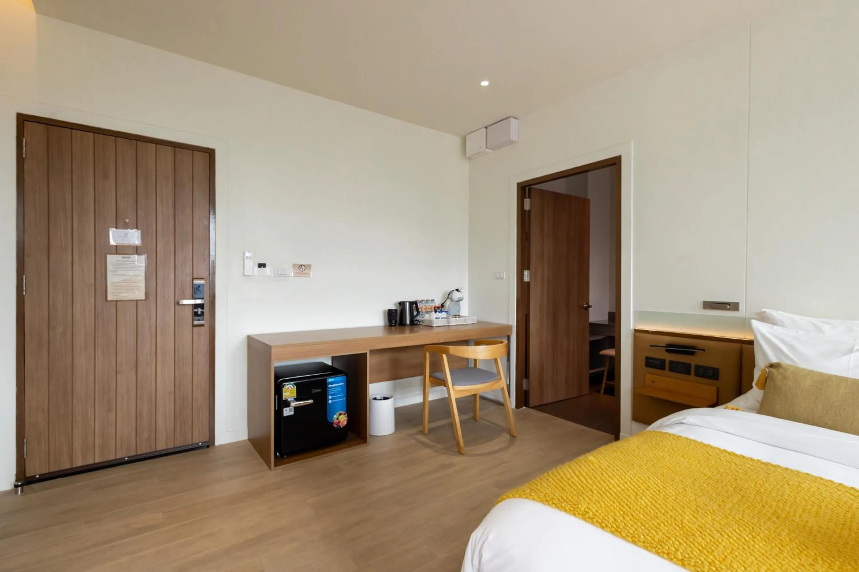 TV and multimedia, Bed in GOOD Nakhonsawan Hotel