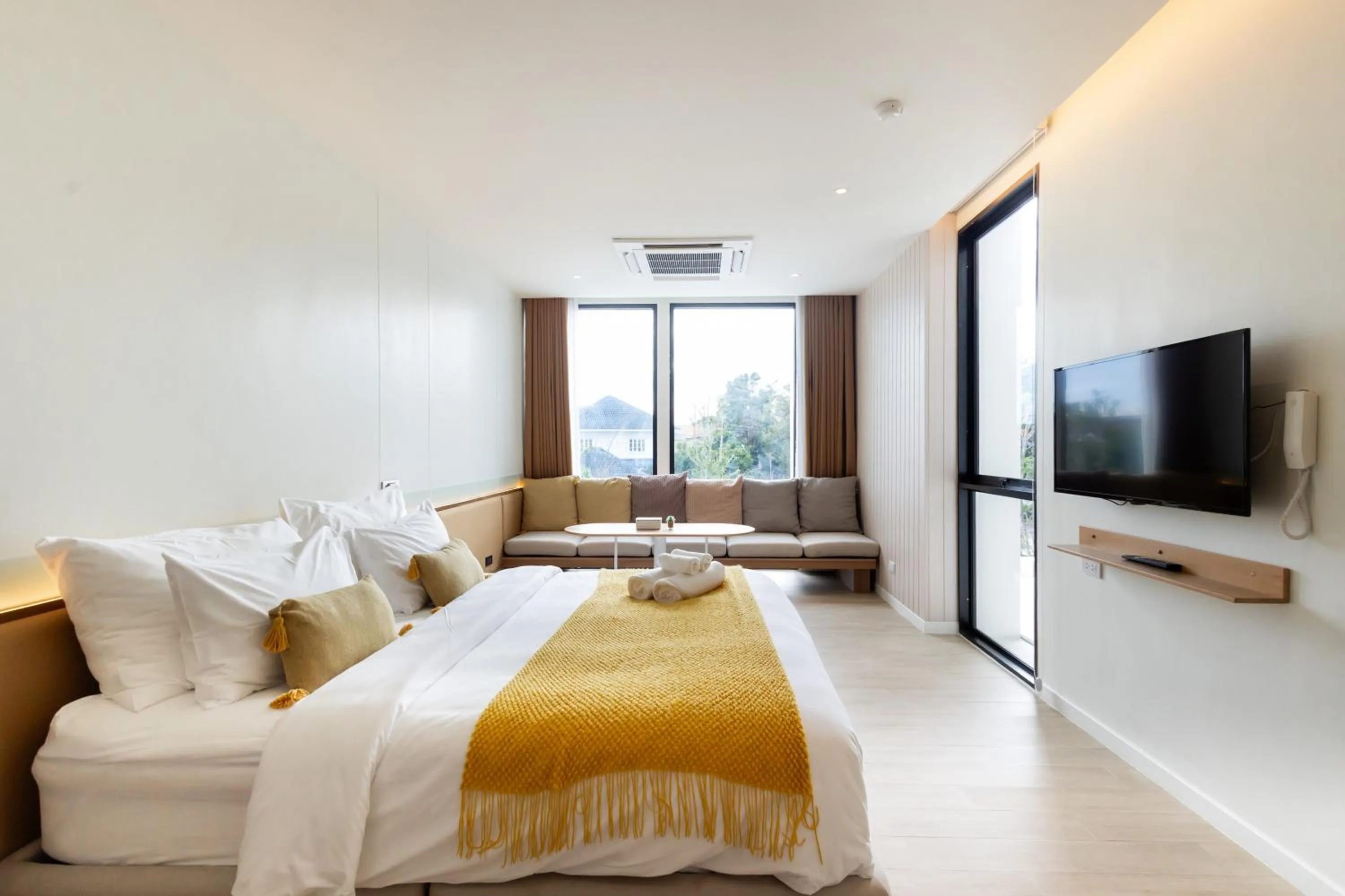 TV and multimedia, Bed in GOOD Nakhonsawan Hotel