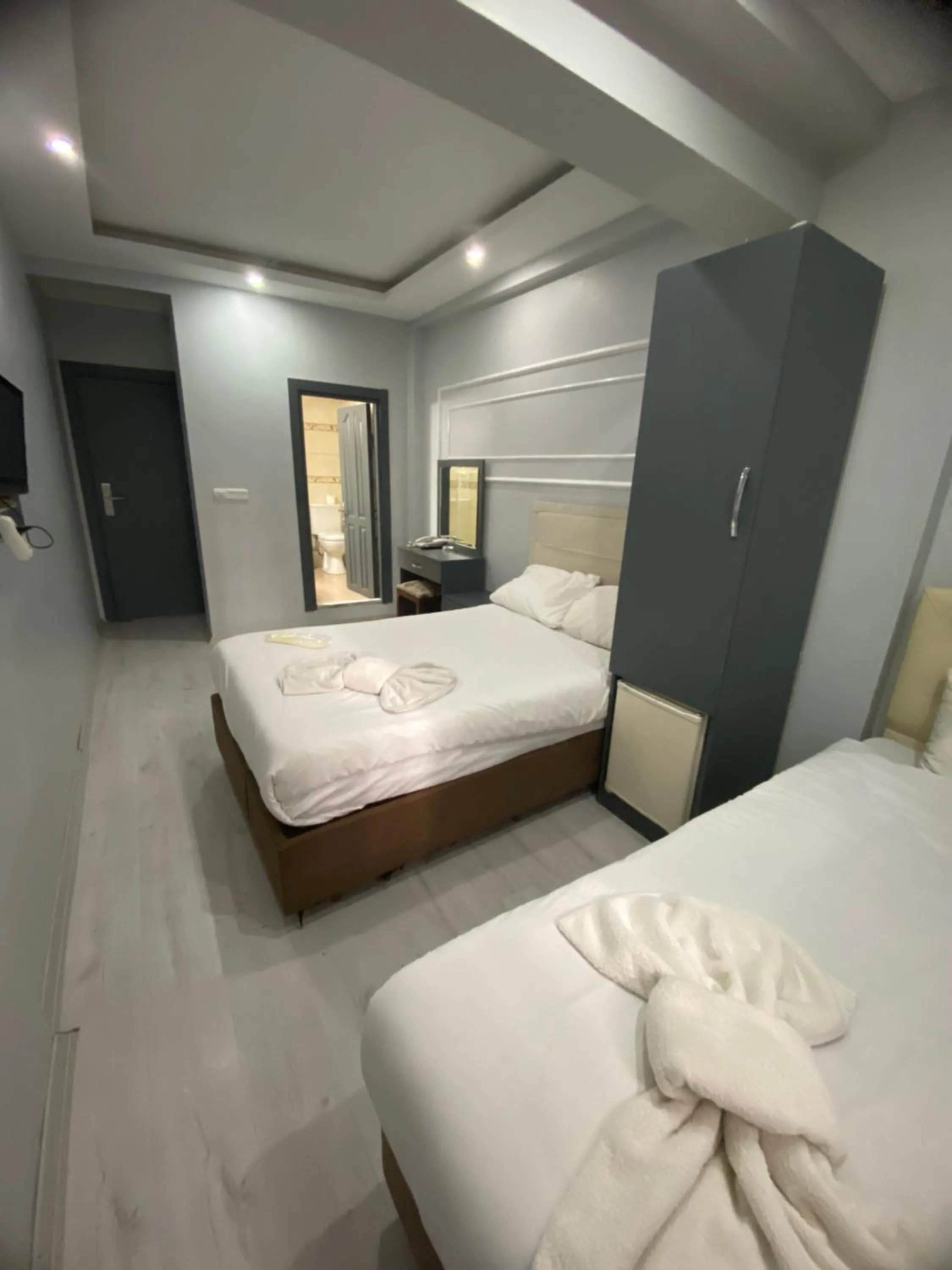 Photo of the whole room, Bed in Abam Hotel