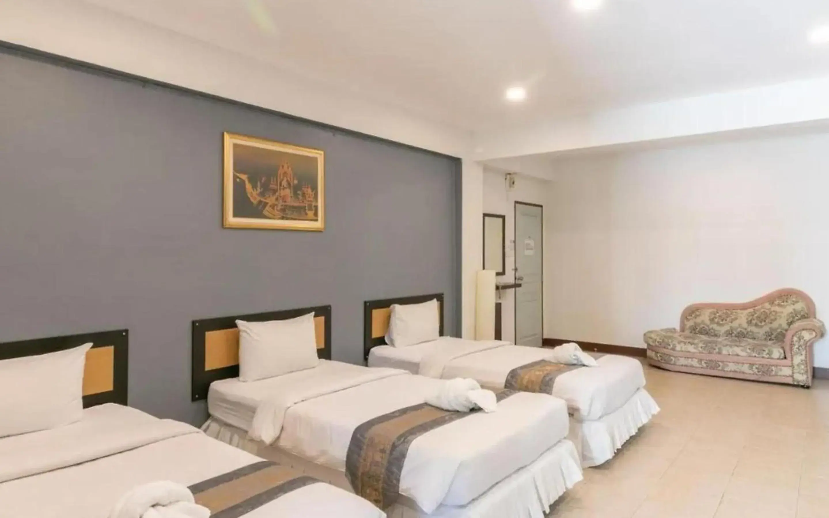 Superior Triple Room in B9 Airport Resident Superior Triple Room in B9 Airport Resident