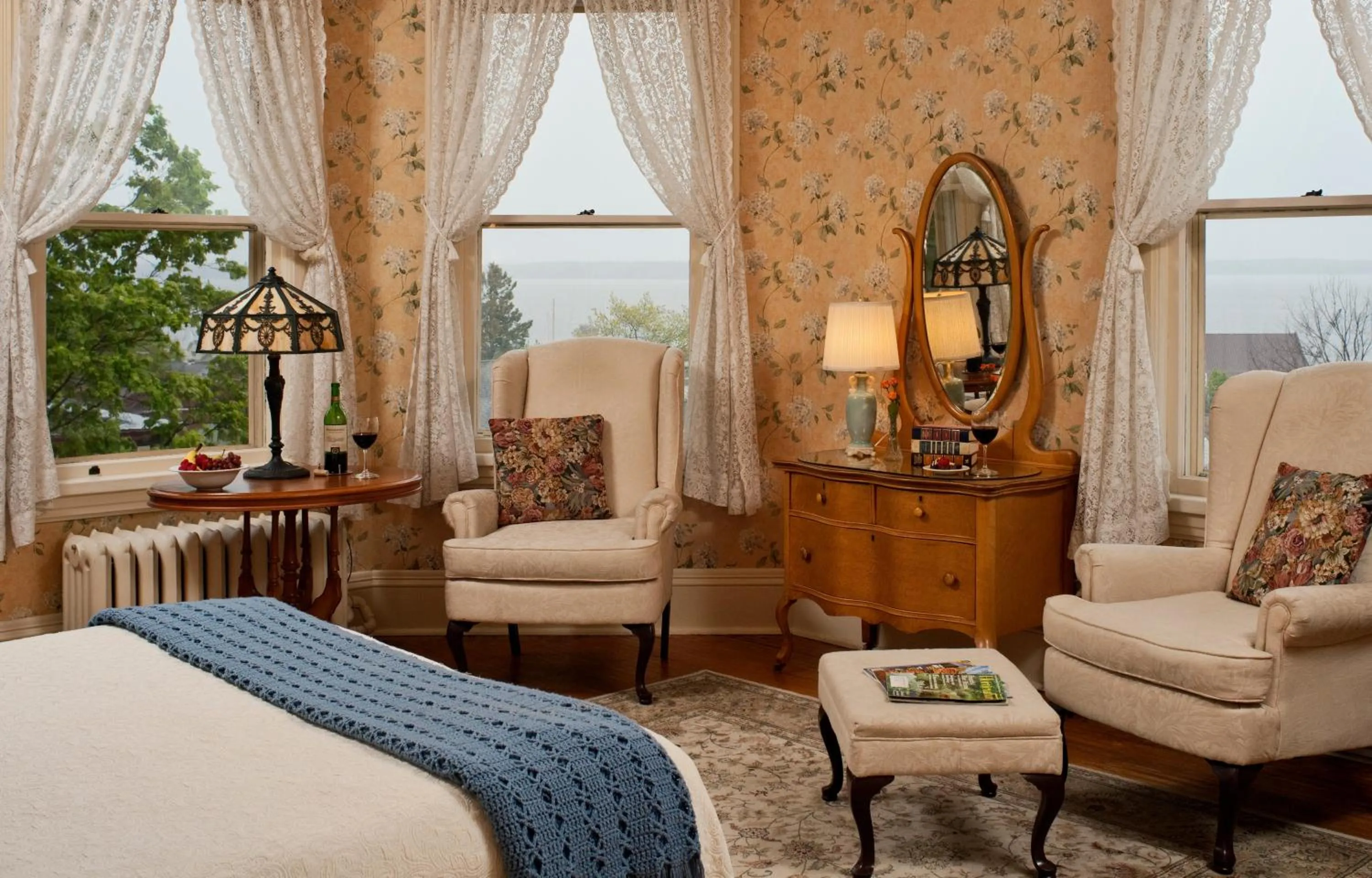 Lake view in Old Rittenhouse Inn