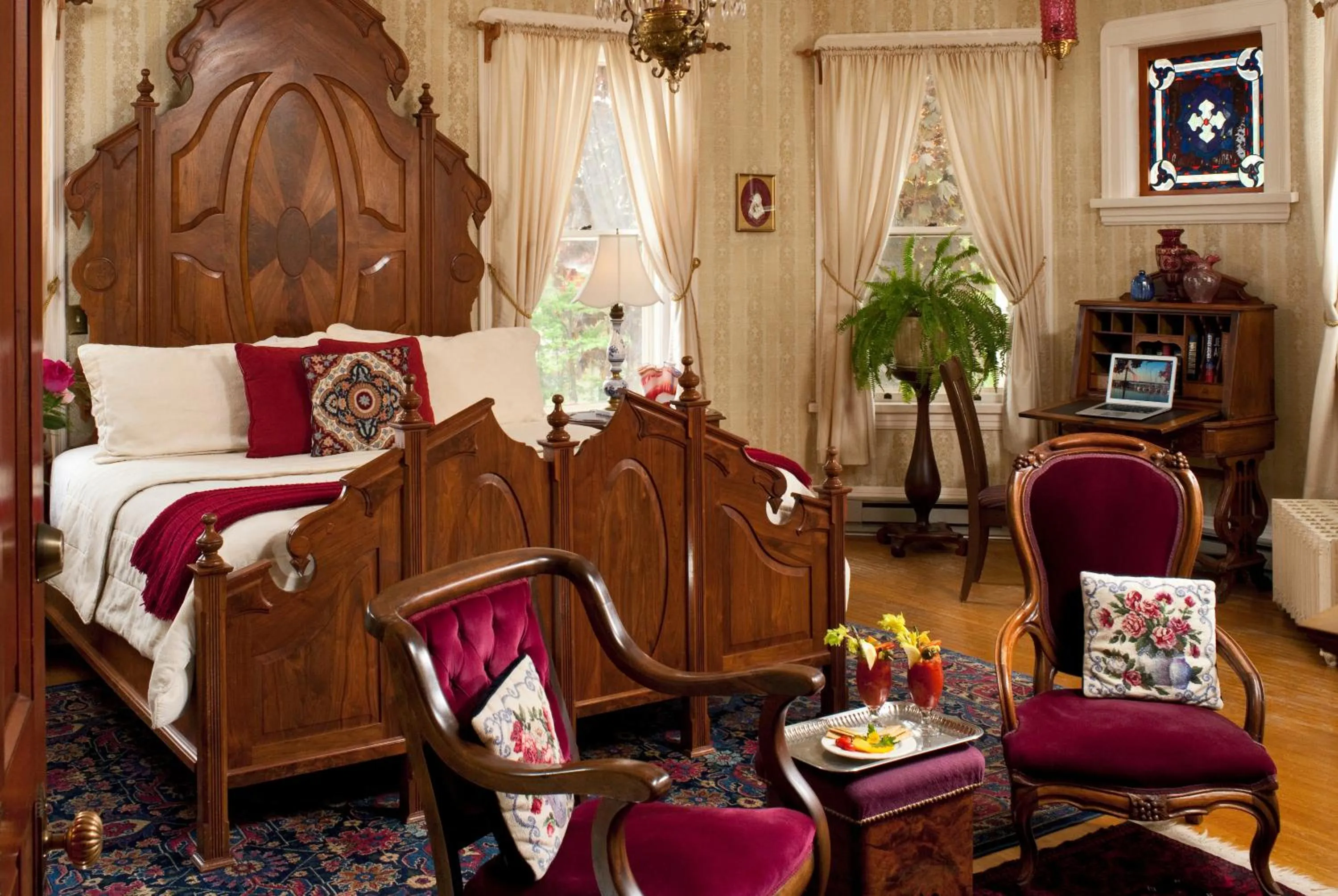 Bedroom in Old Rittenhouse Inn