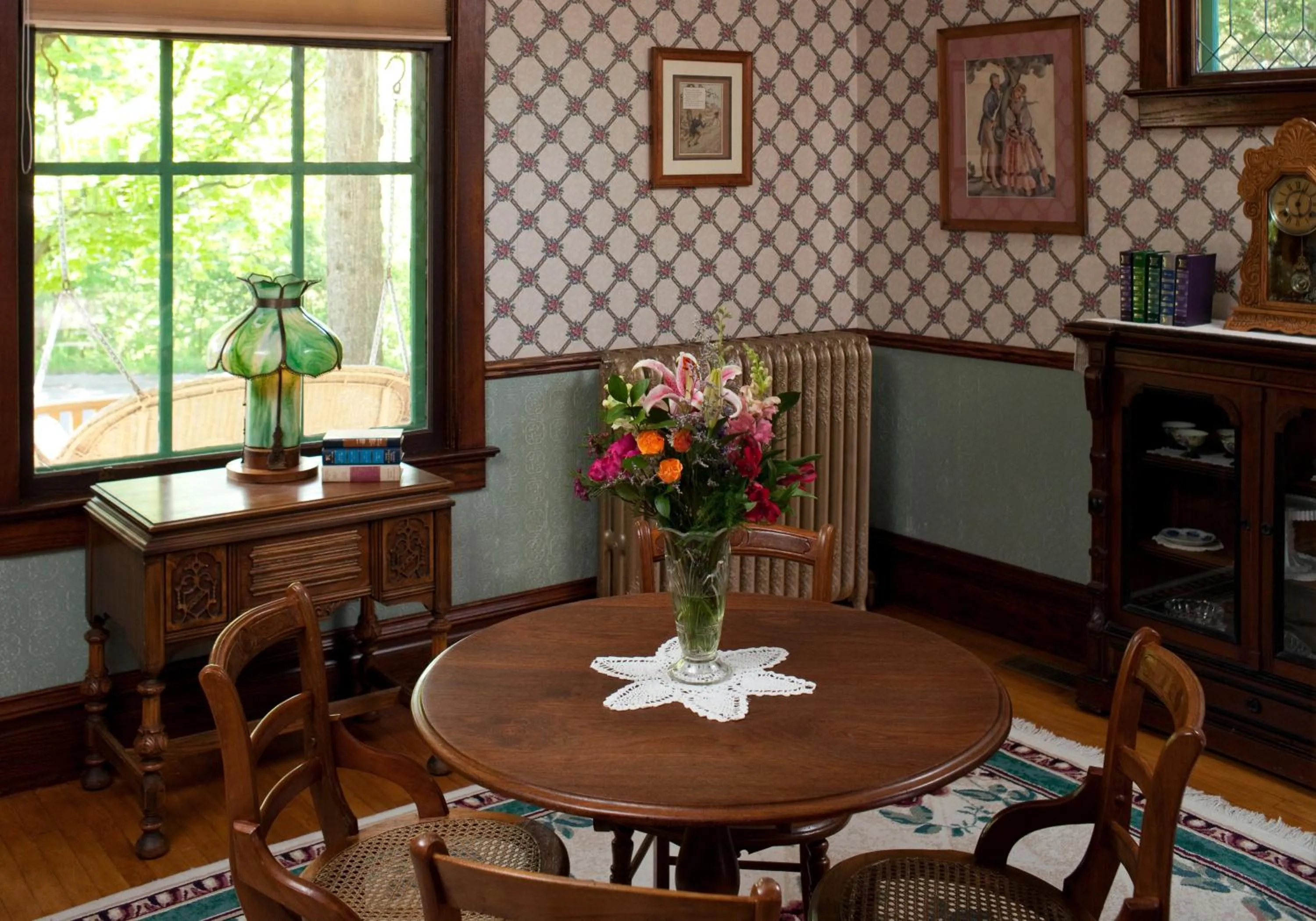 Bedroom in Old Rittenhouse Inn