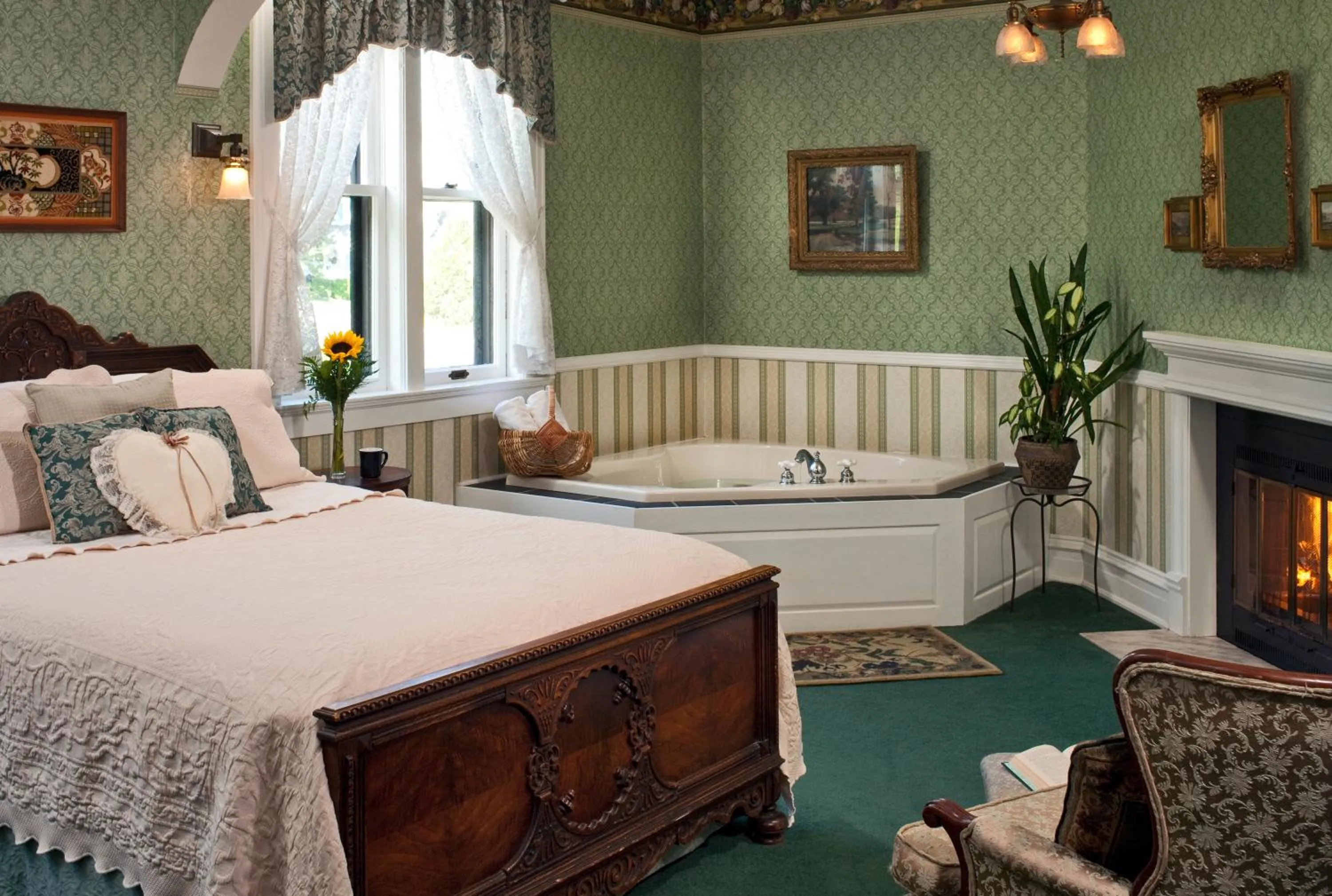 Bedroom in Old Rittenhouse Inn