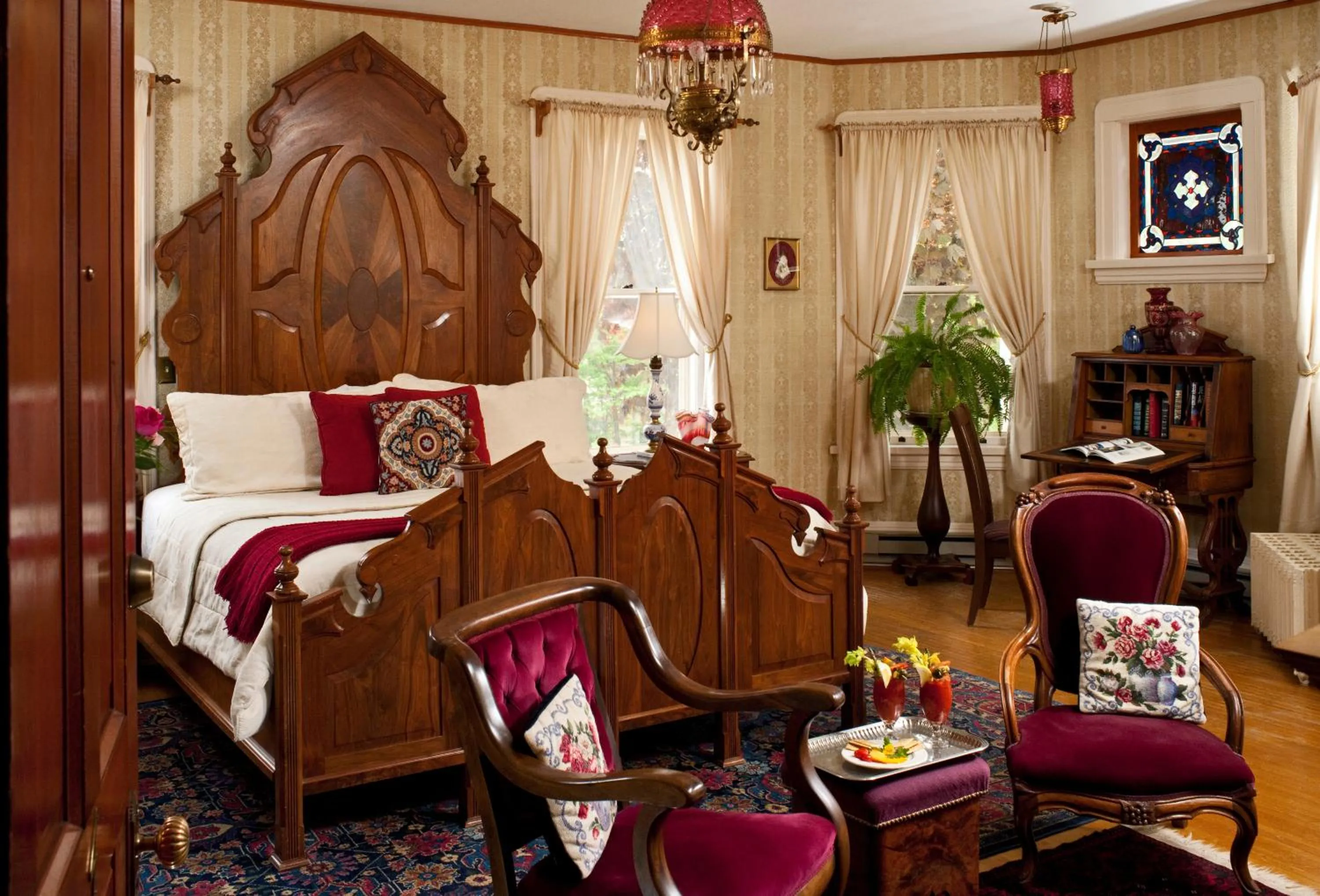 Bedroom in Old Rittenhouse Inn