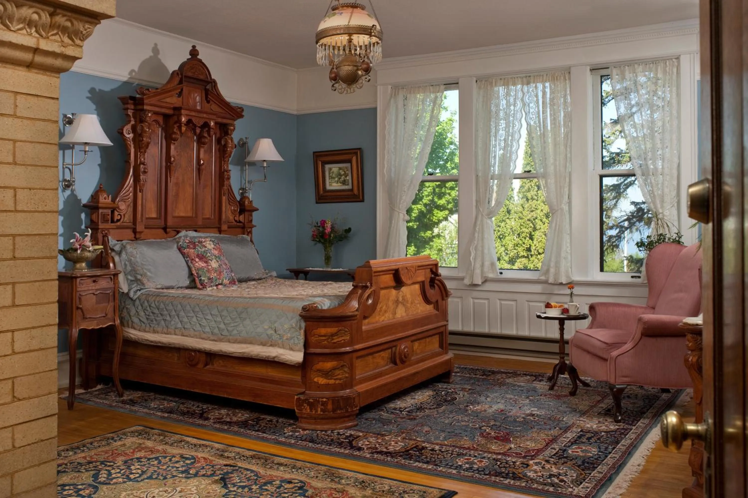 Bedroom in Old Rittenhouse Inn
